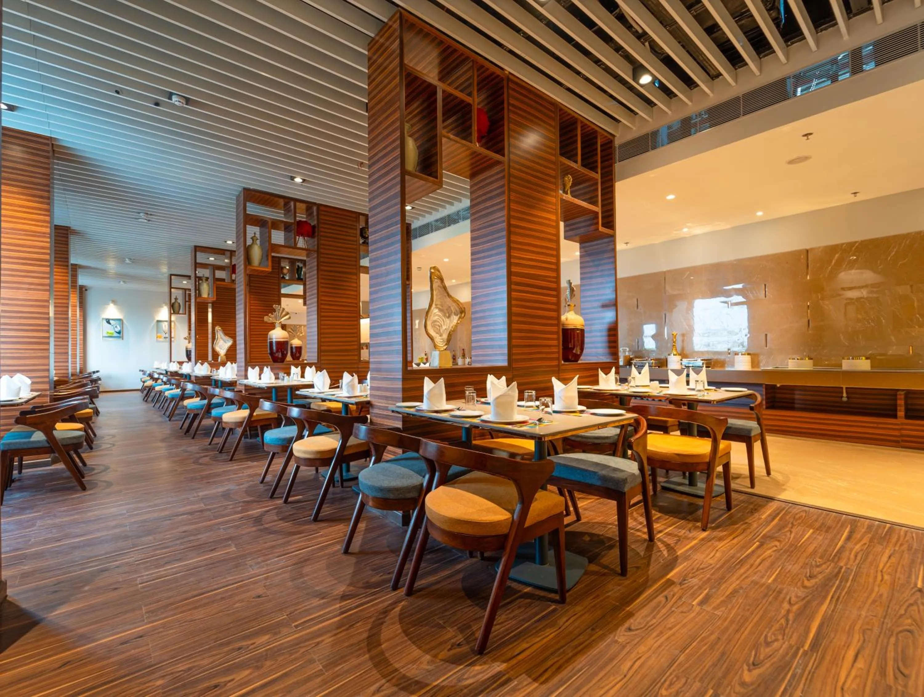 Restaurant/places to eat in Effotel By Sayaji Bhopal