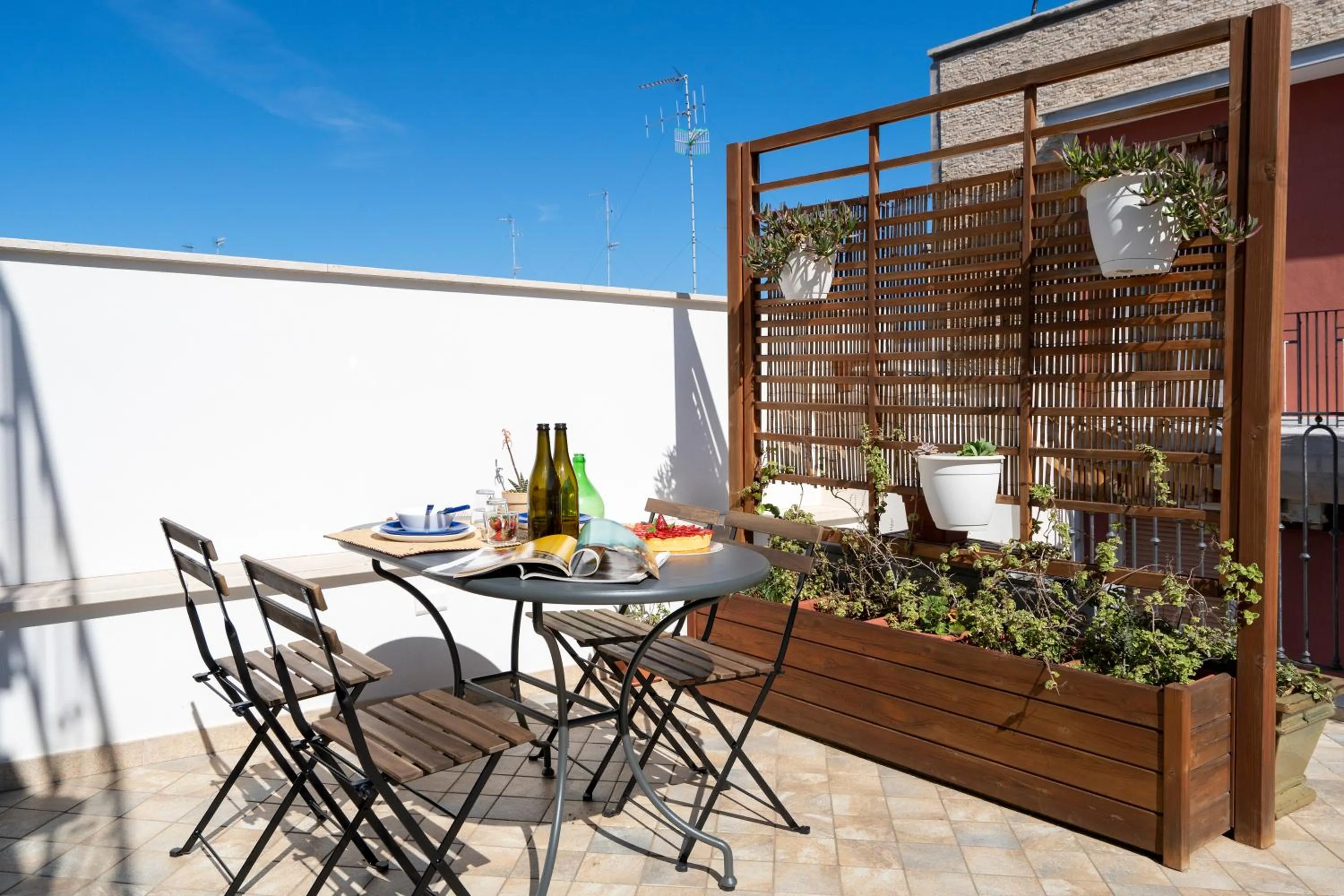 GuestHost - Marina Terrace Apartment