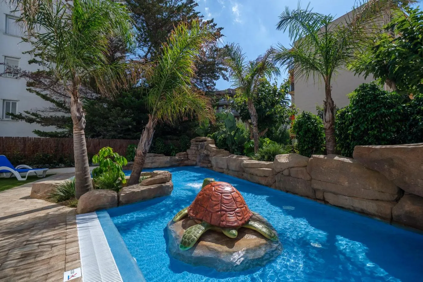 Swimming pool in Áncora Salou La Siesta Apartments