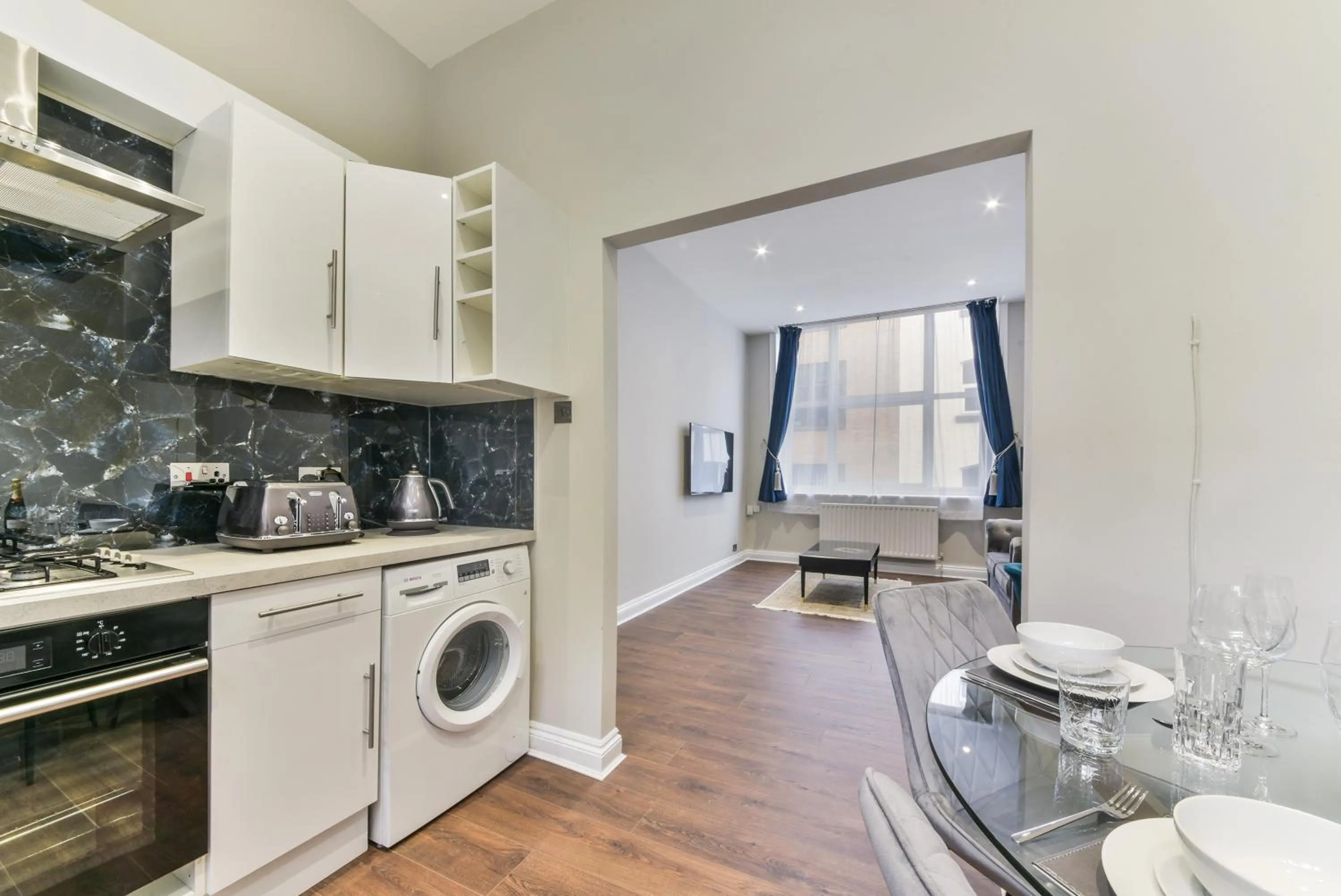 Kitchen or kitchenette in Avari Apartments - Hatton Collection