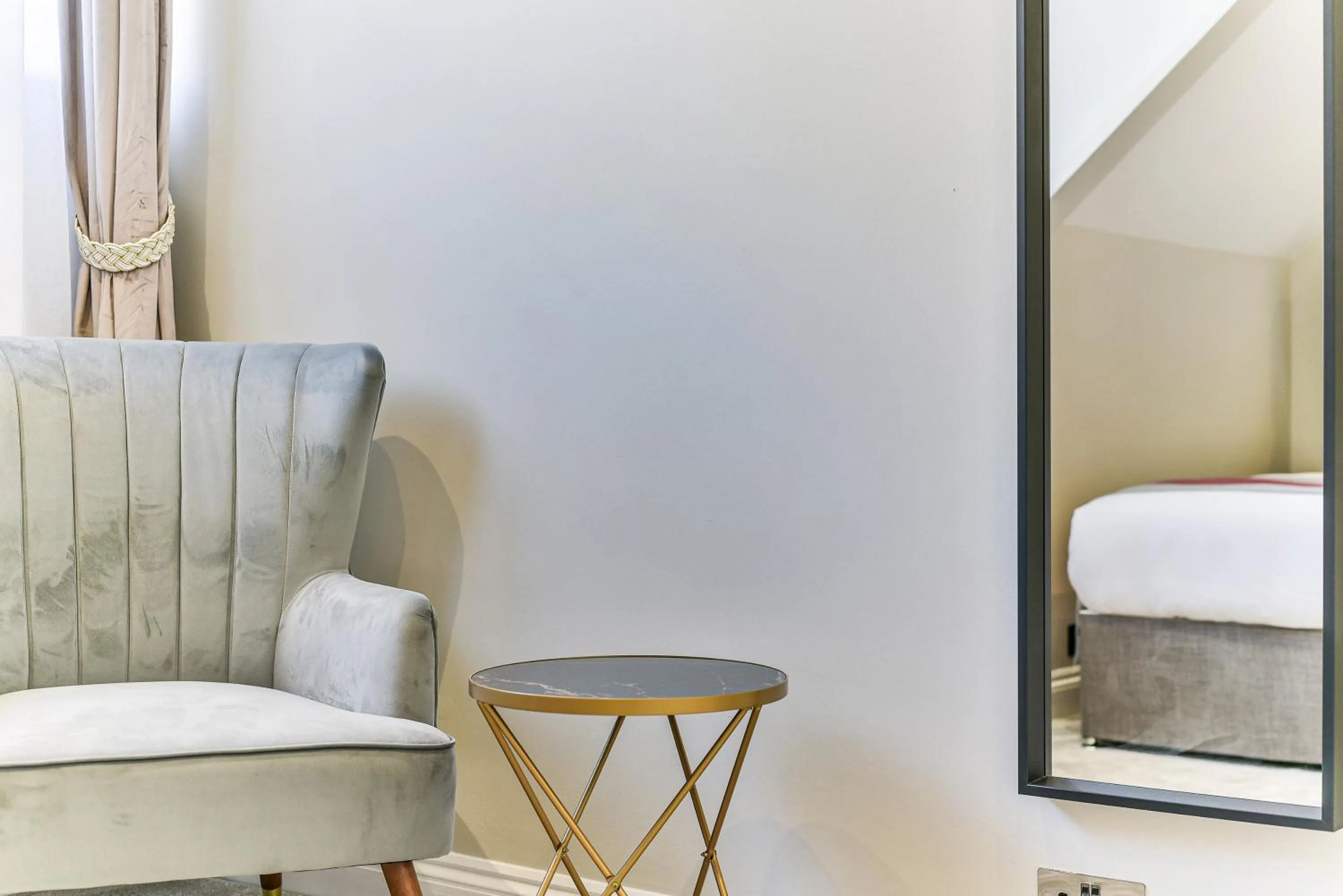 Decorative detail in Avari Apartments - Hatton Collection