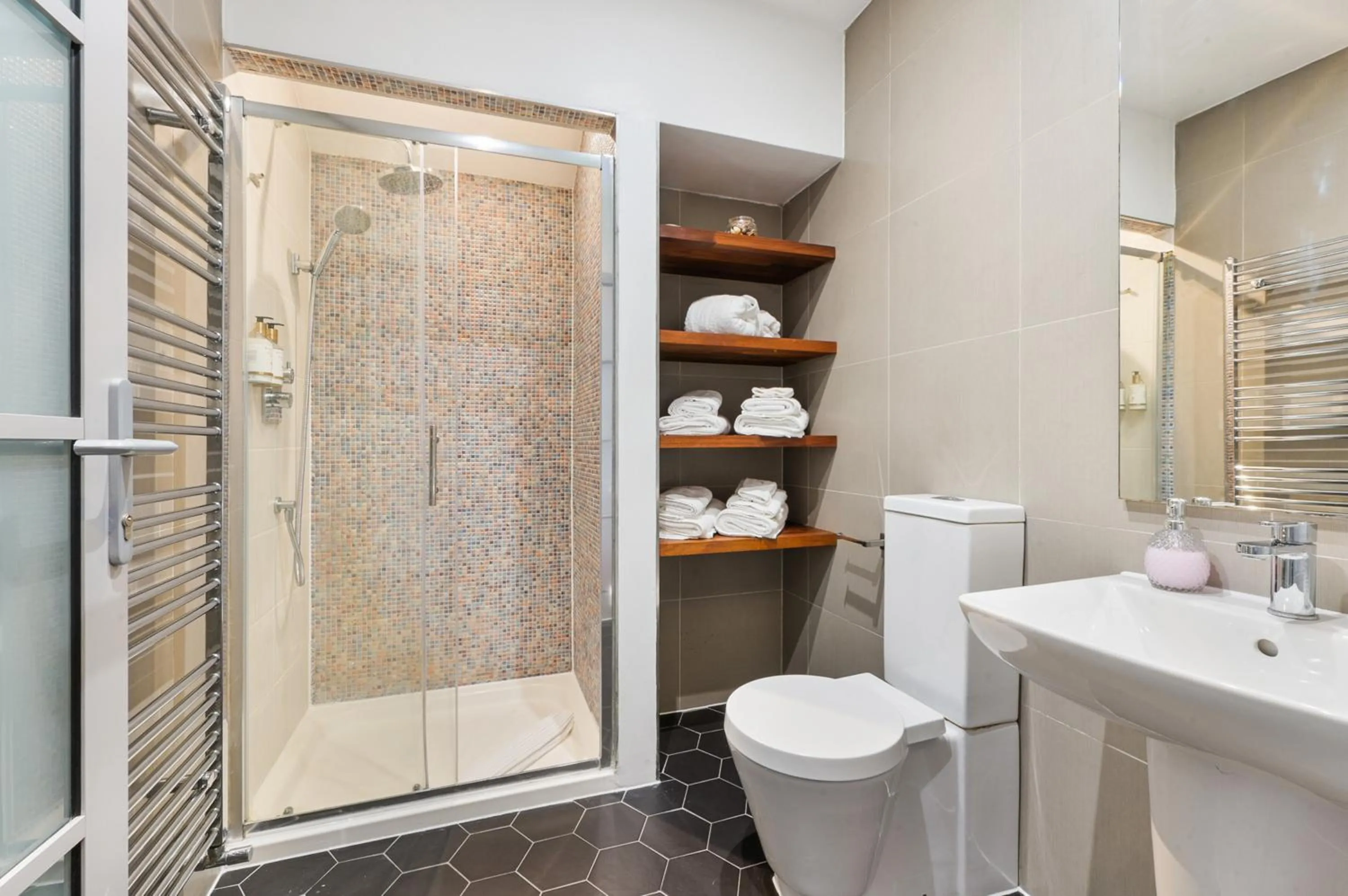 Shower in Avari Apartments - Hatton Collection