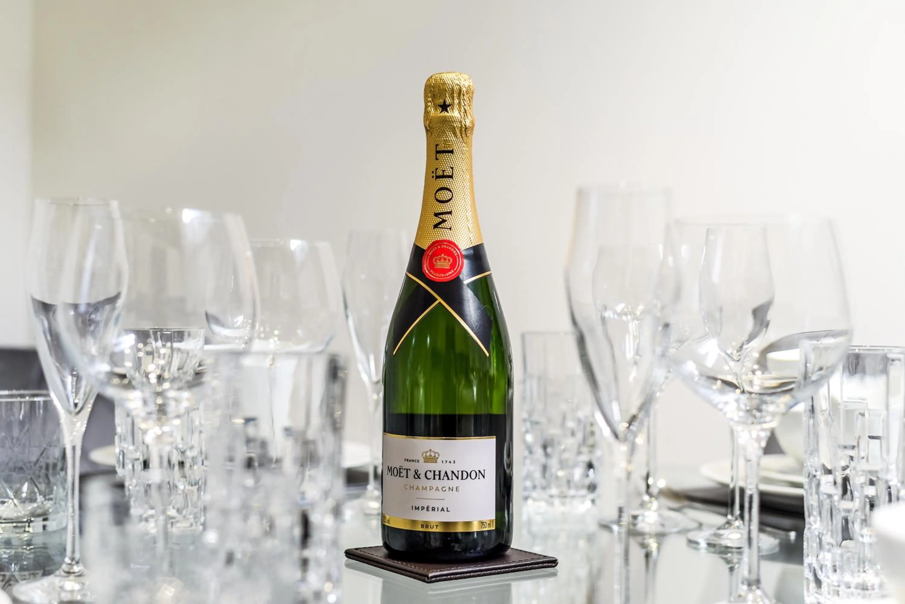 Food and drinks in Avari Apartments - Hatton Collection