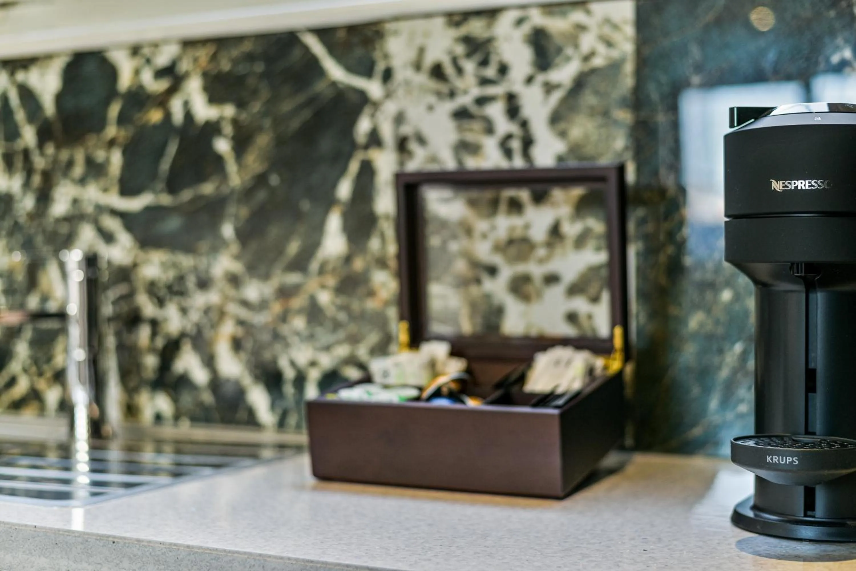 Coffee/tea facilities in Avari Apartments - Hatton Collection