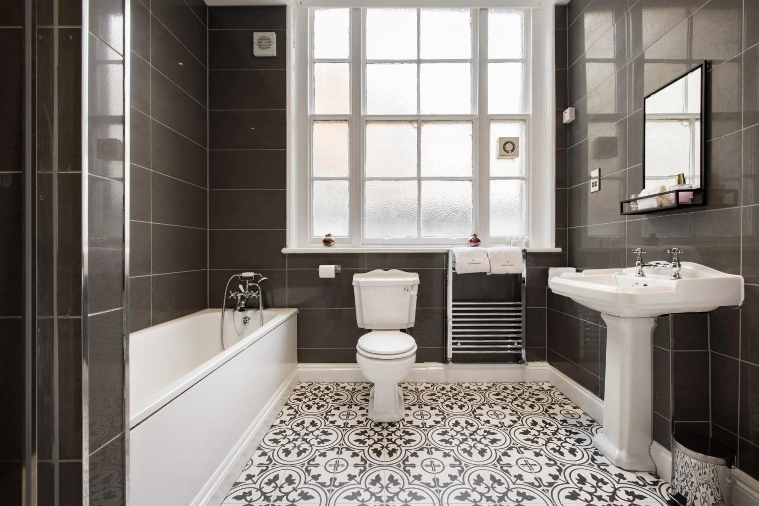 Shower in Avari Apartments - Hatton Collection