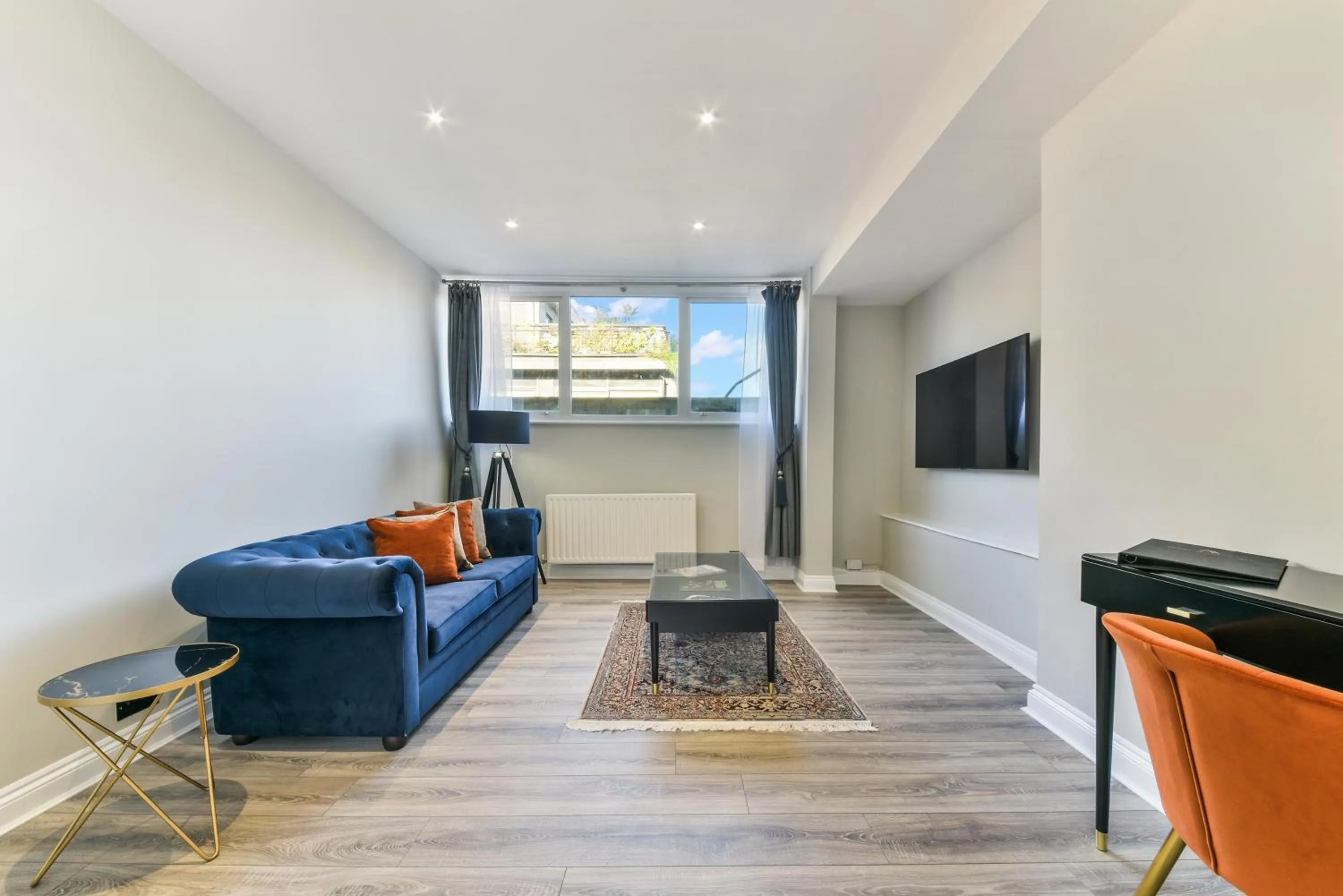 TV and multimedia in Avari Apartments - Hatton Collection