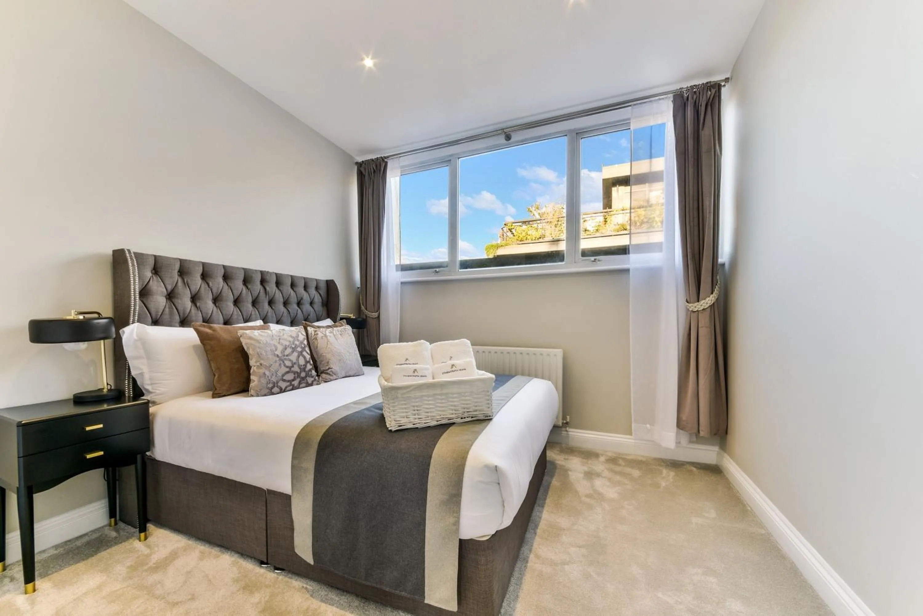 Bed in Avari Apartments - Hatton Collection