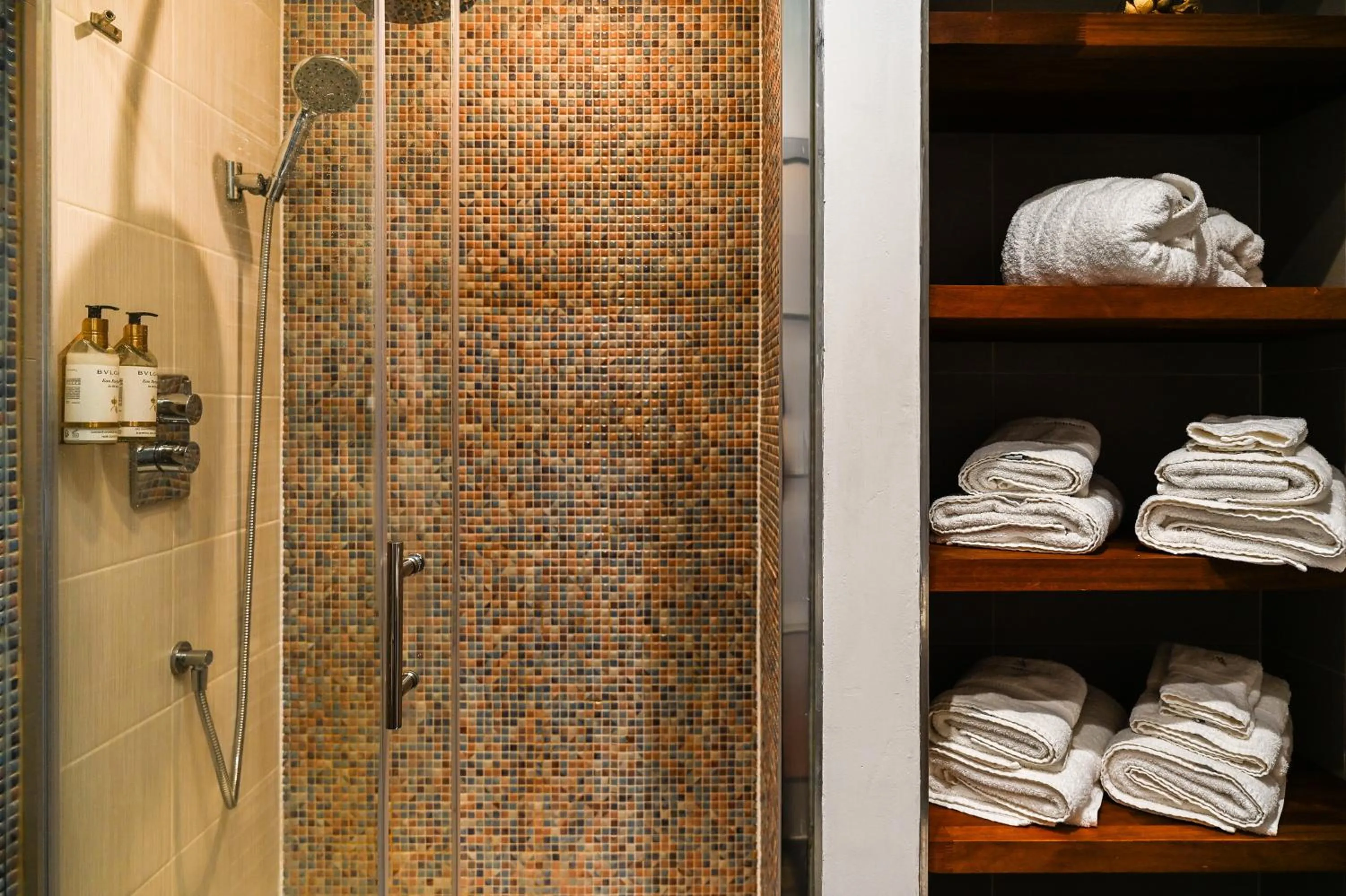 Shower in Avari Apartments - Hatton Collection