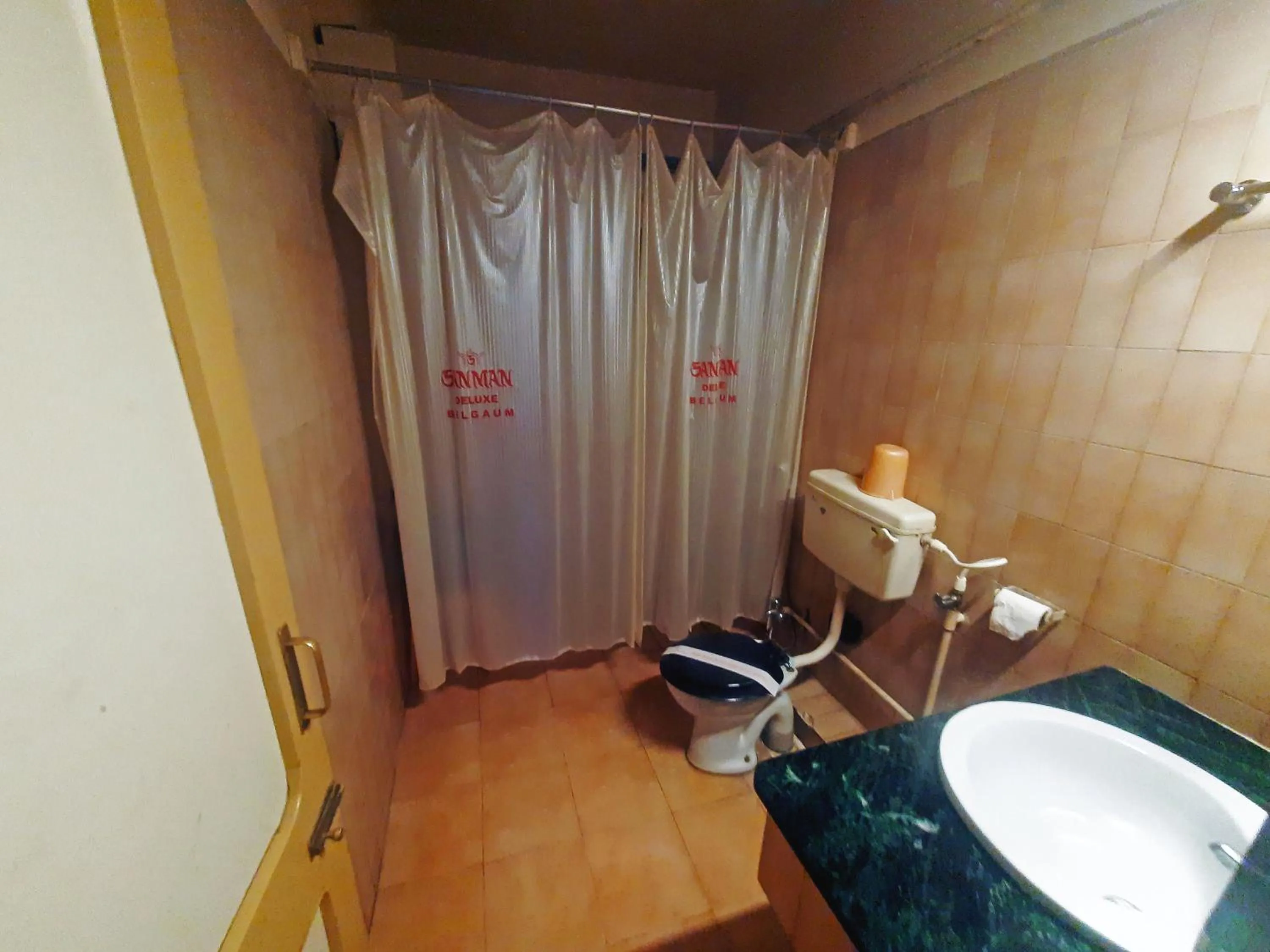 Bathroom in Sanman Deluxe Lodge