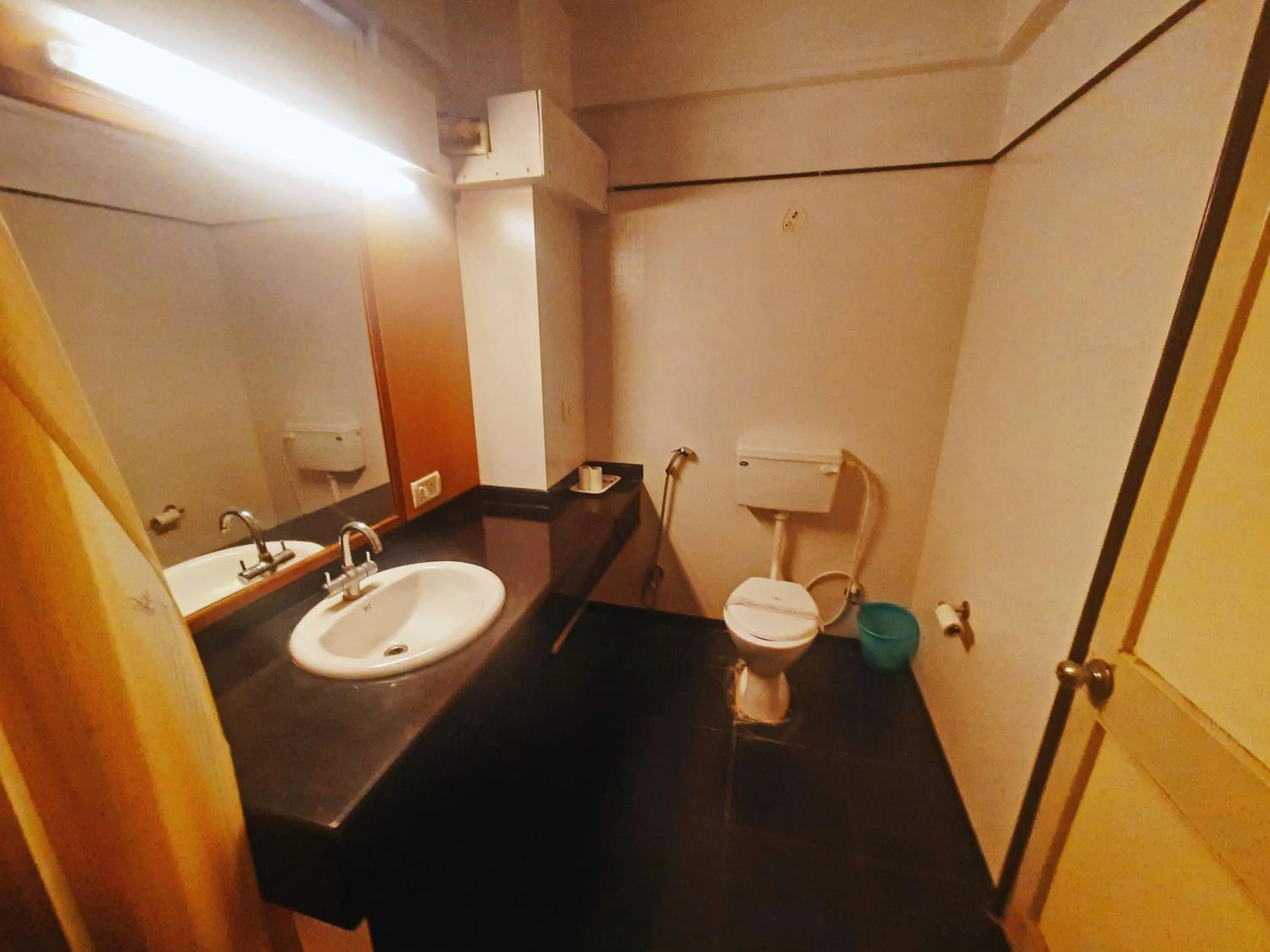 Bathroom in Sanman Deluxe Lodge