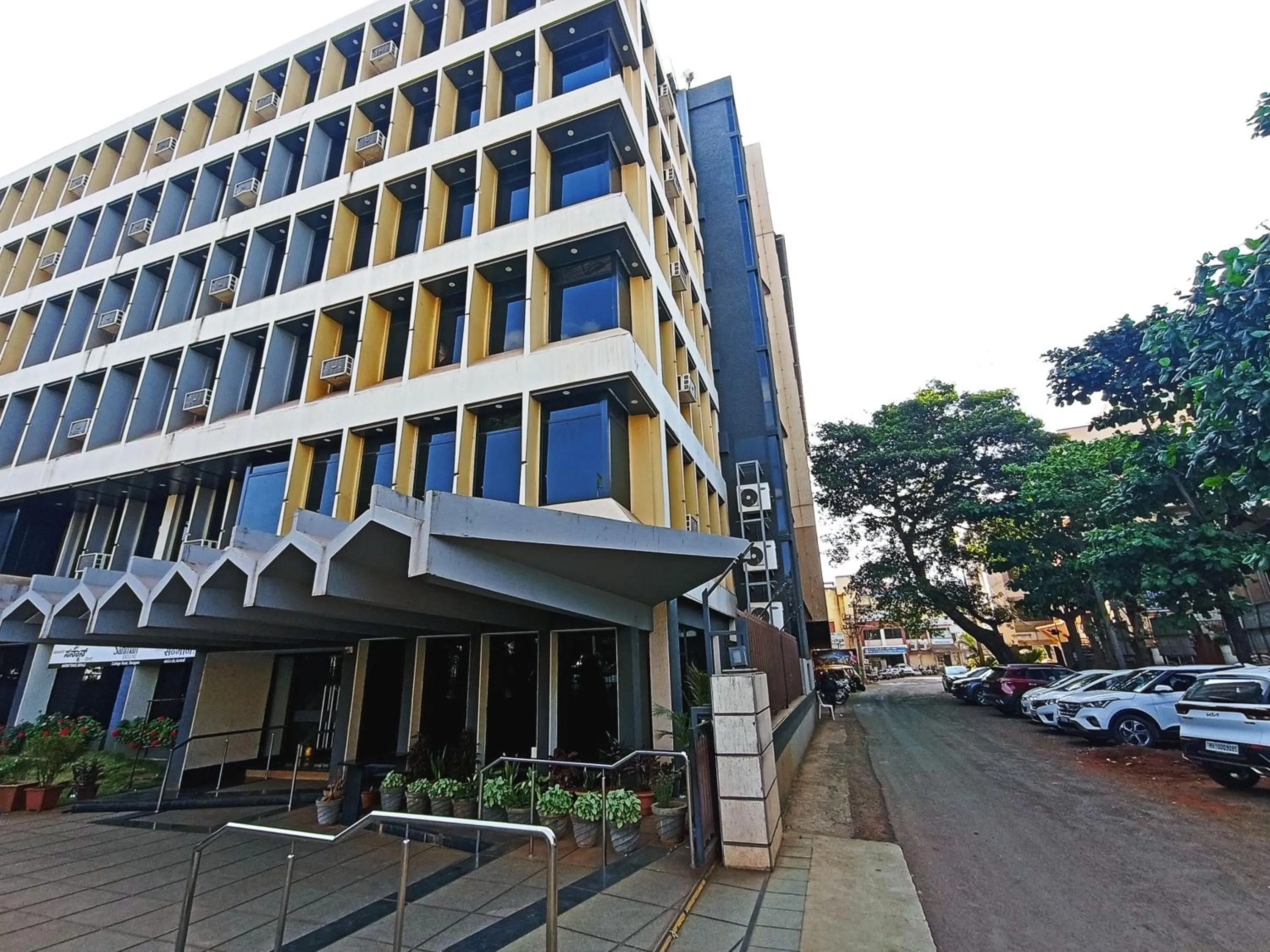 Property building in Sanman Deluxe Lodge