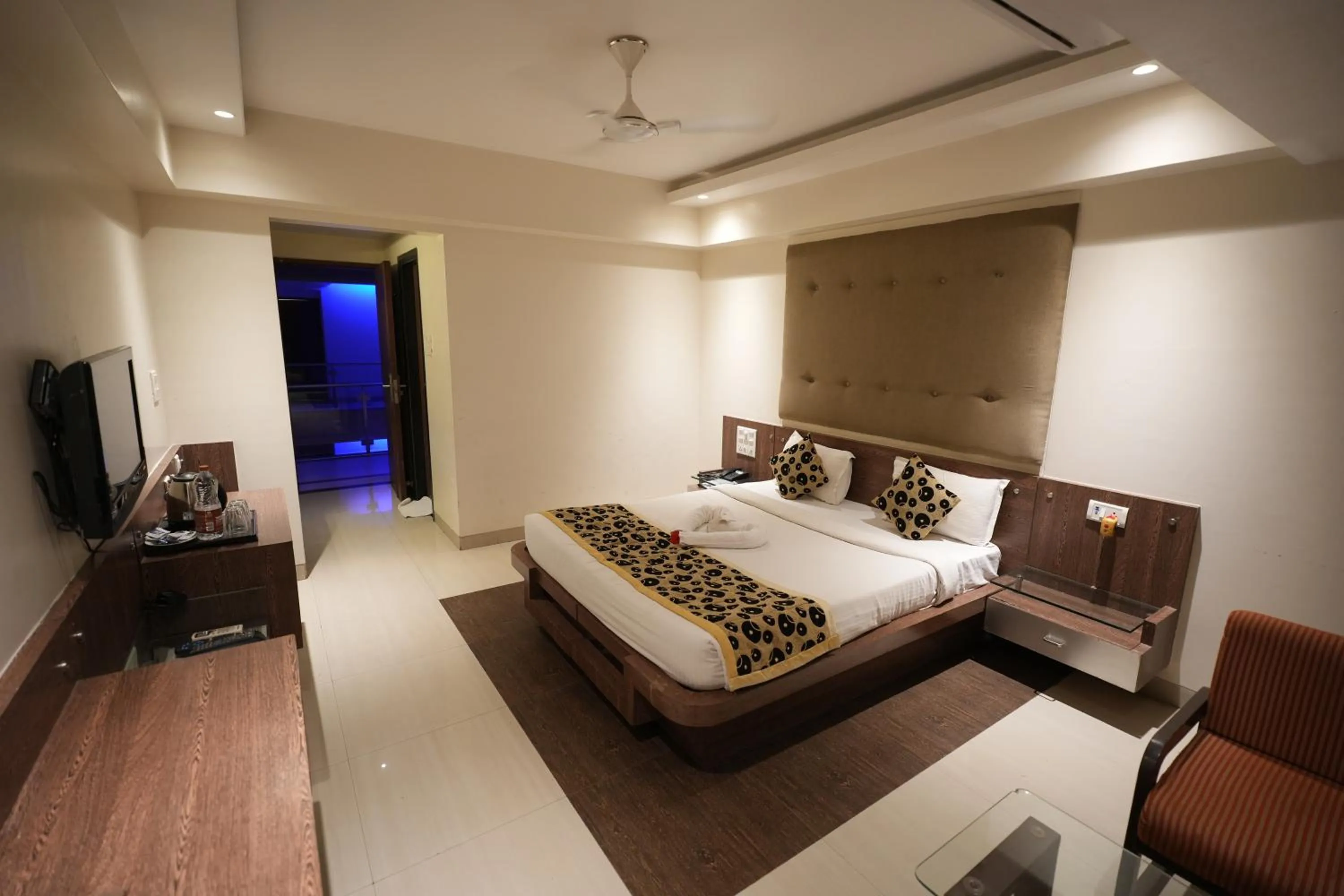 Photo of the whole room, Bed in Hotel City Symphony