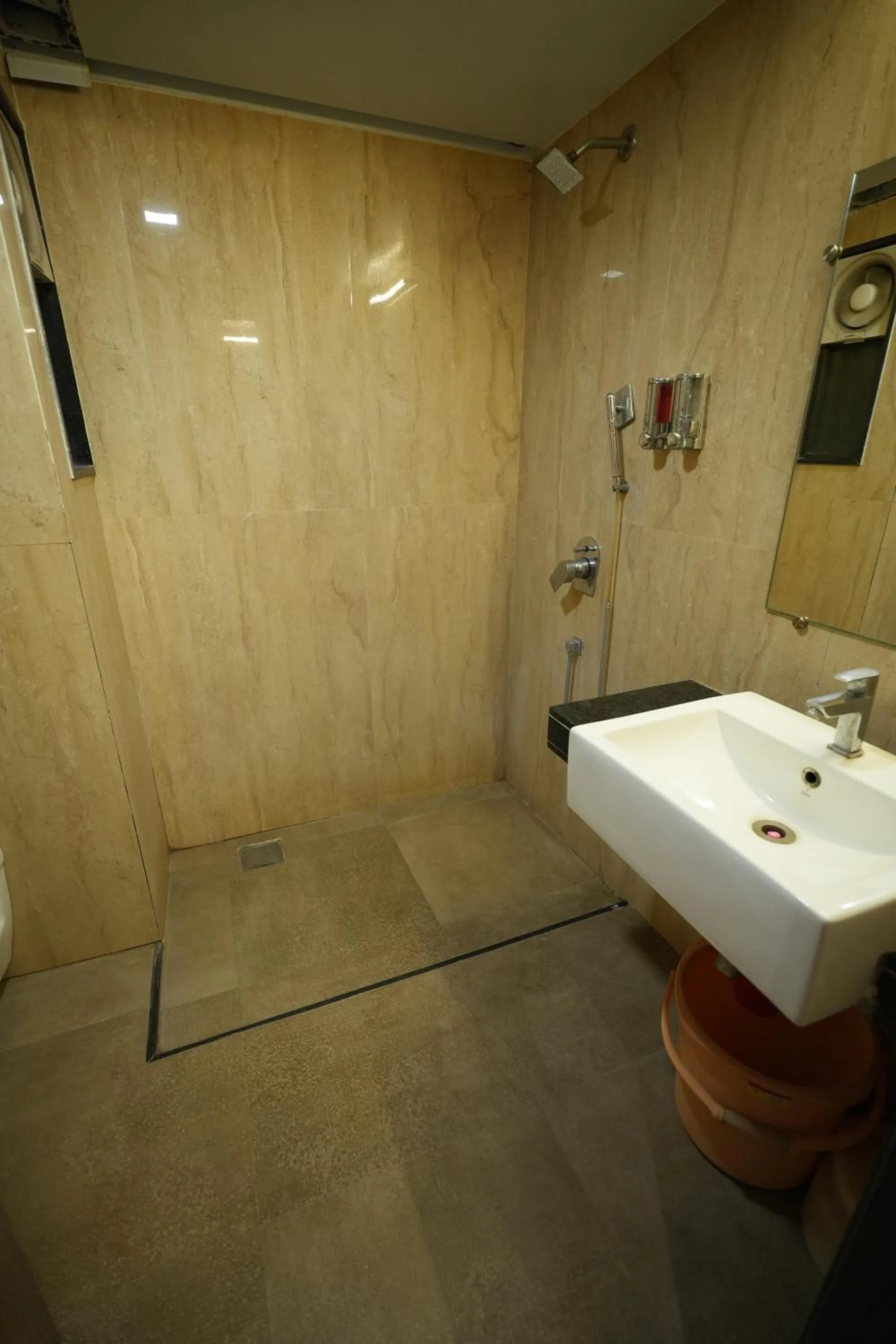 Bathroom in Hotel City Symphony