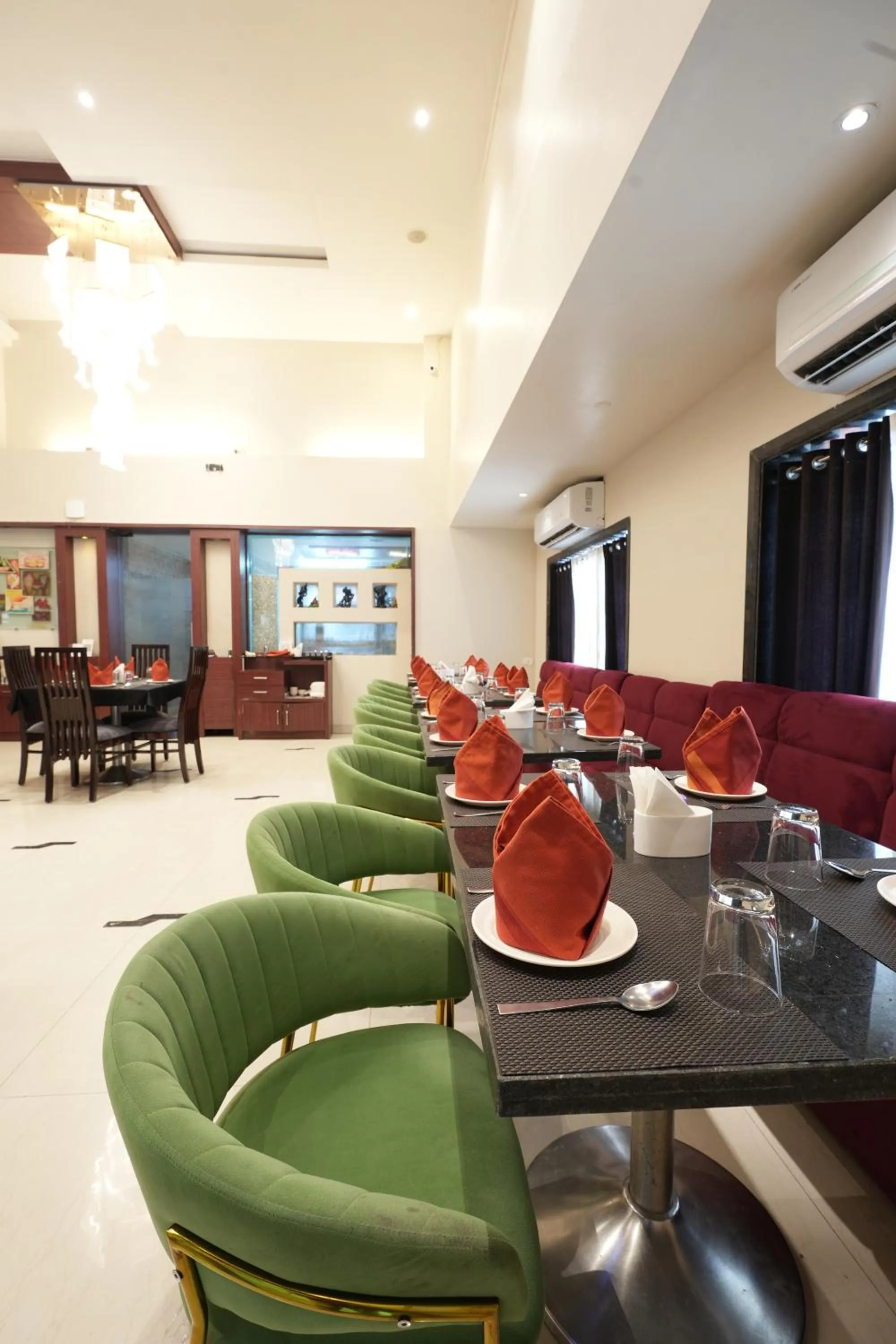 Restaurant/places to eat in Hotel City Symphony