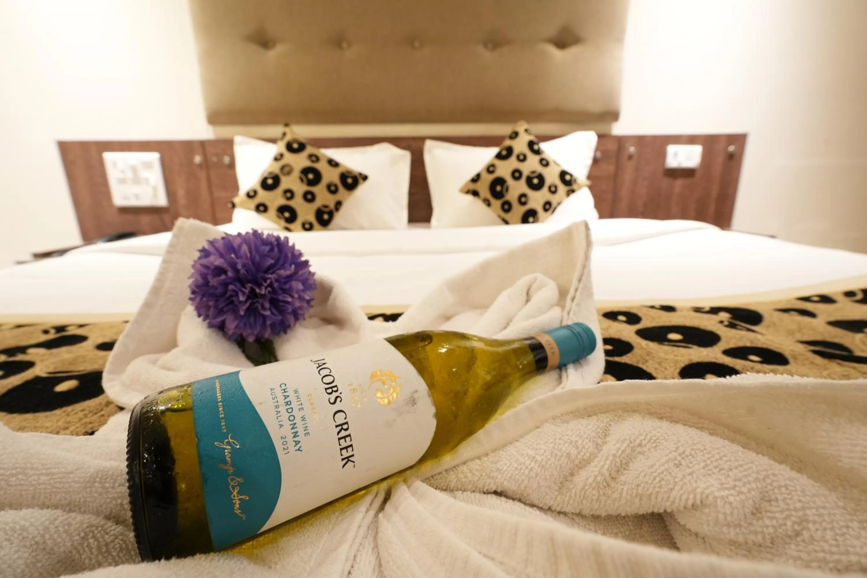 Drinks, Bed in Hotel City Symphony