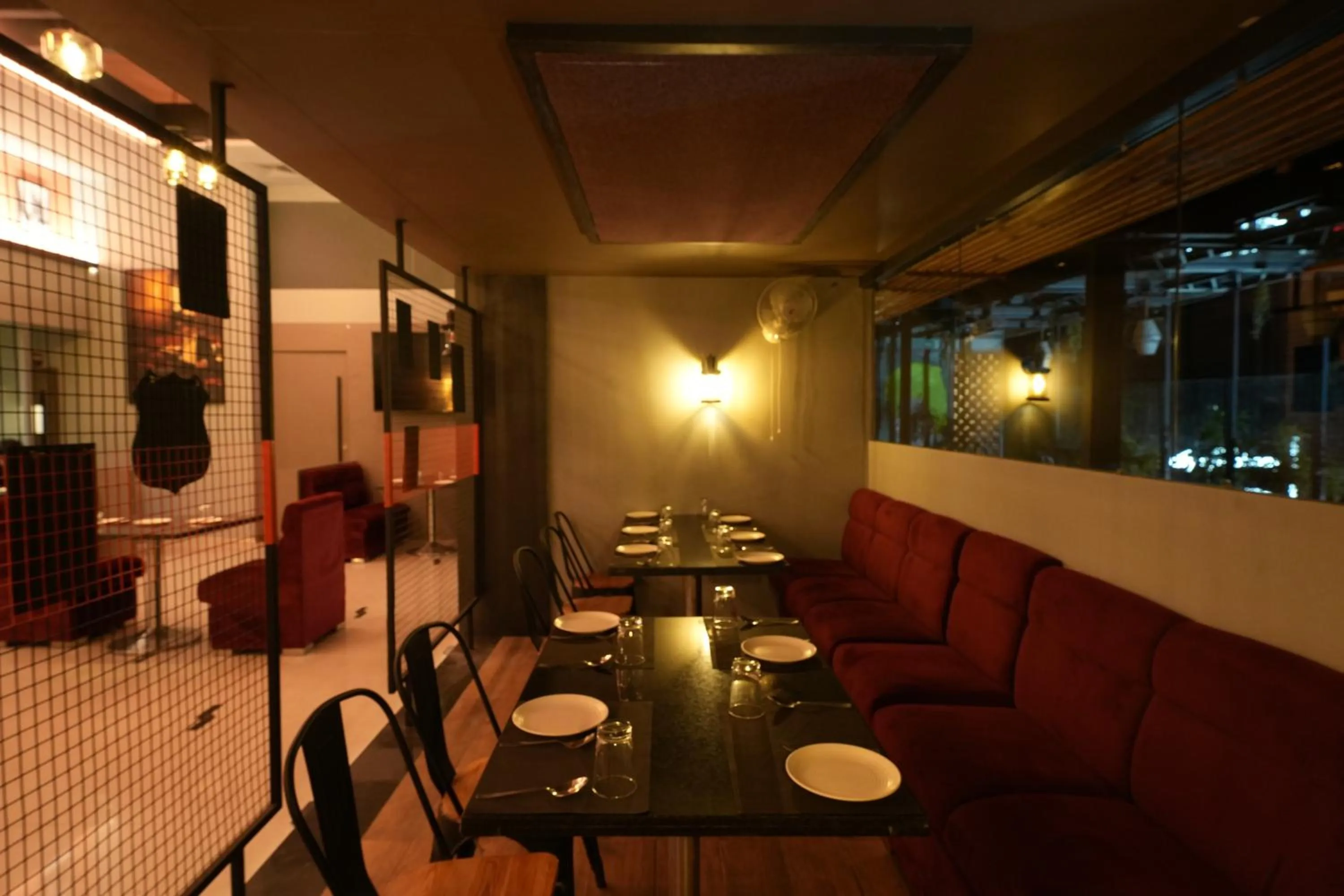 Restaurant/places to eat in Hotel City Symphony