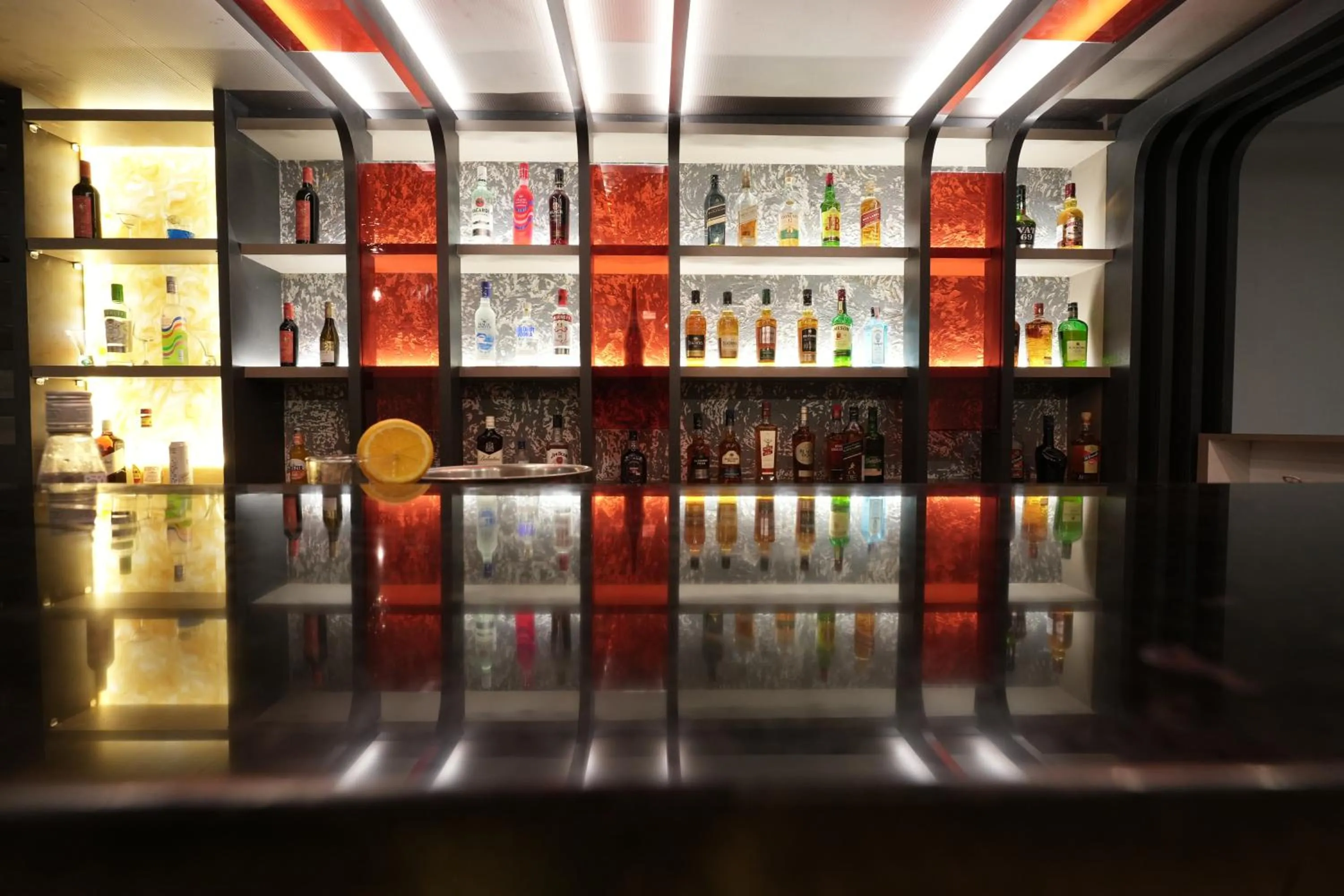 Restaurant/places to eat in Hotel City Symphony