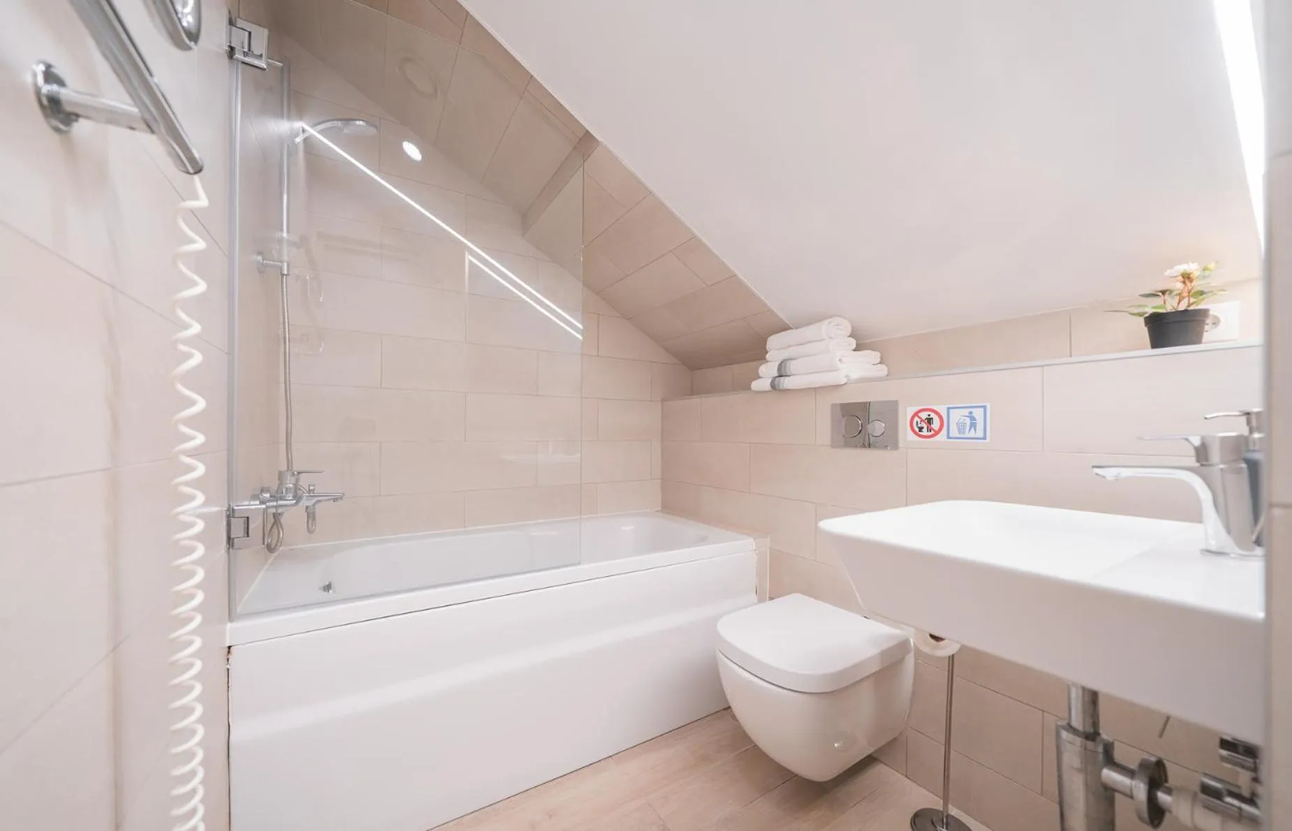 Shower in Lollo Luxury Residence - Lollo Stay