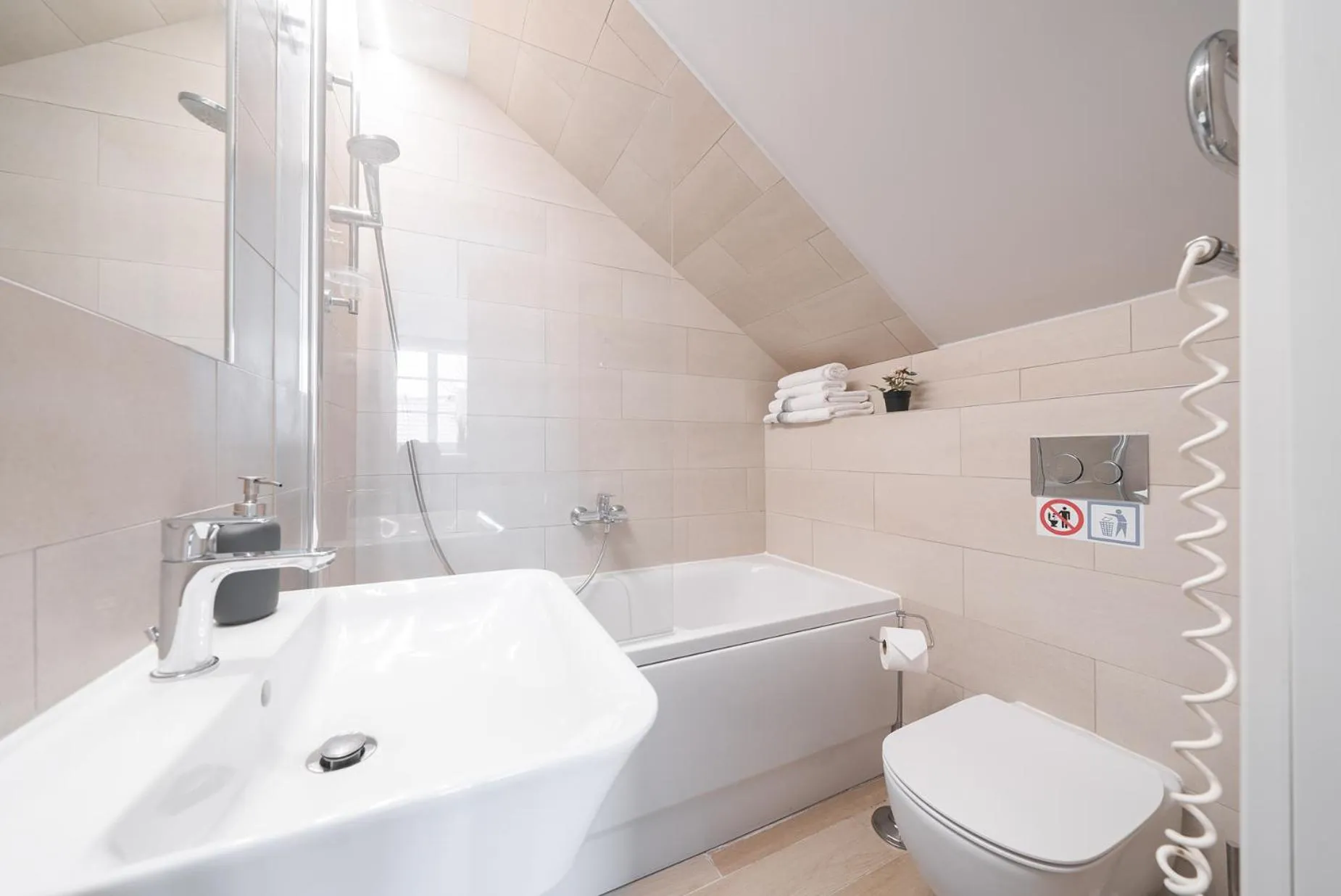 Shower in Lollo Luxury Residence - Lollo Stay