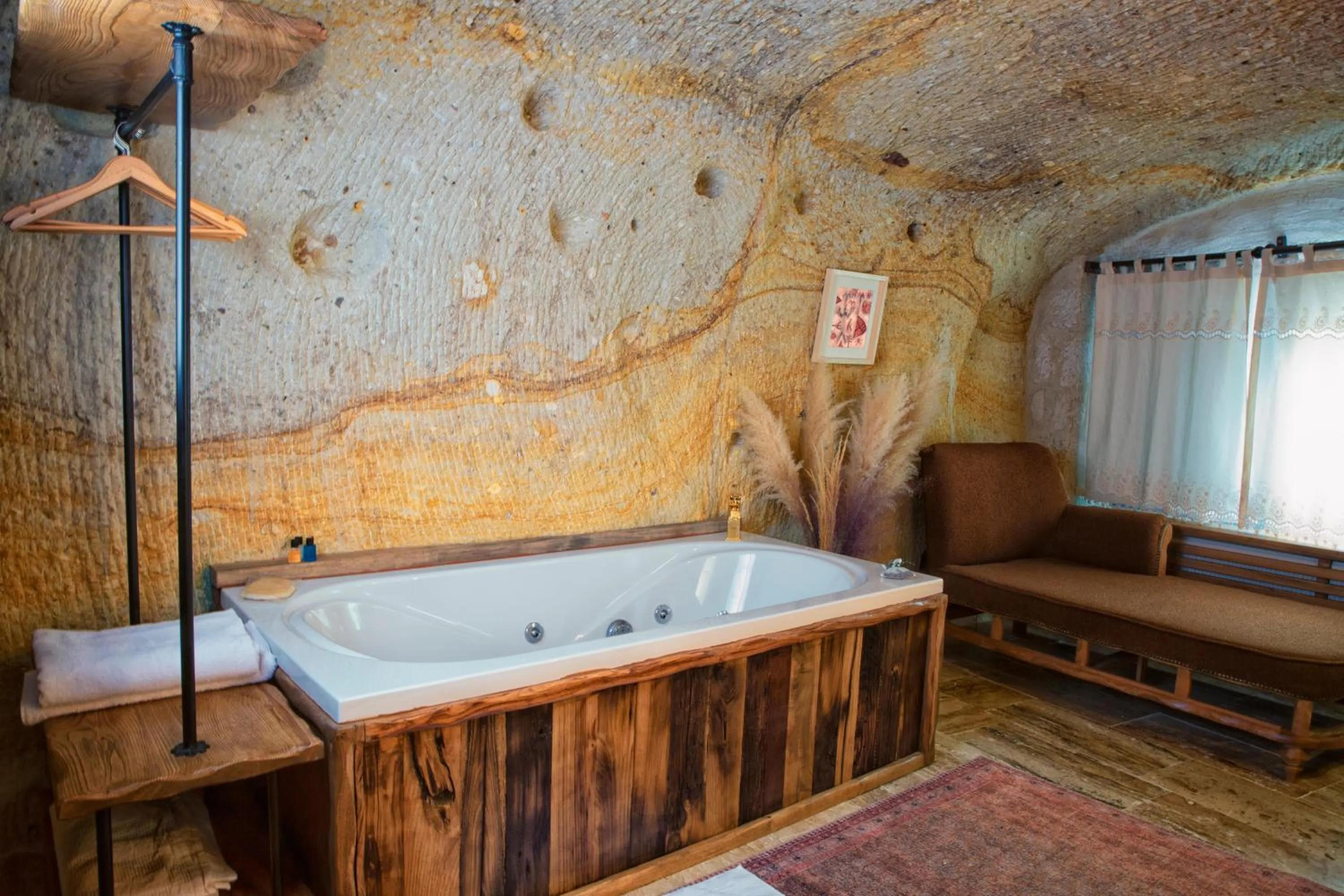 Hot Tub in Fragman Cave Cappadocia