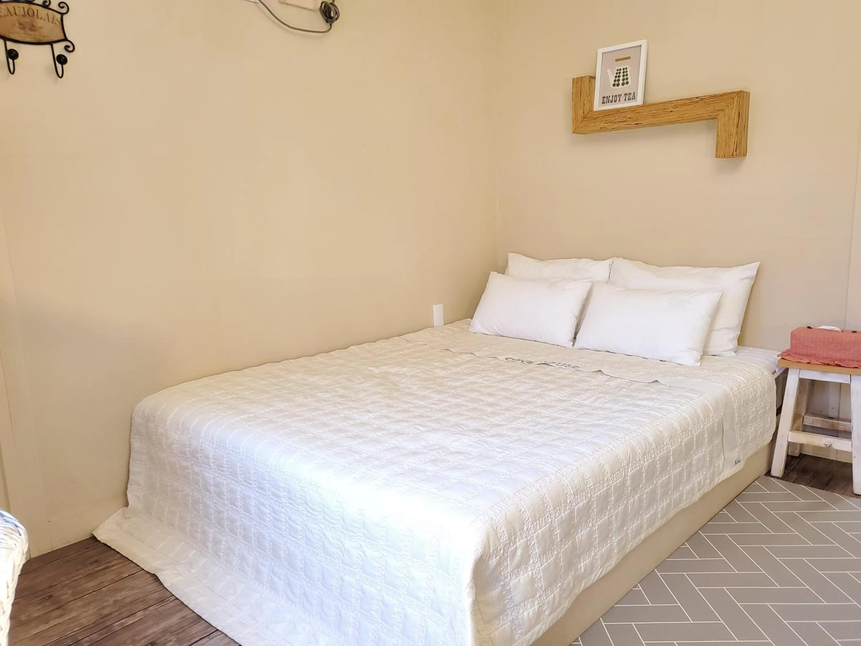 Bed in Olive Vanilla Pension