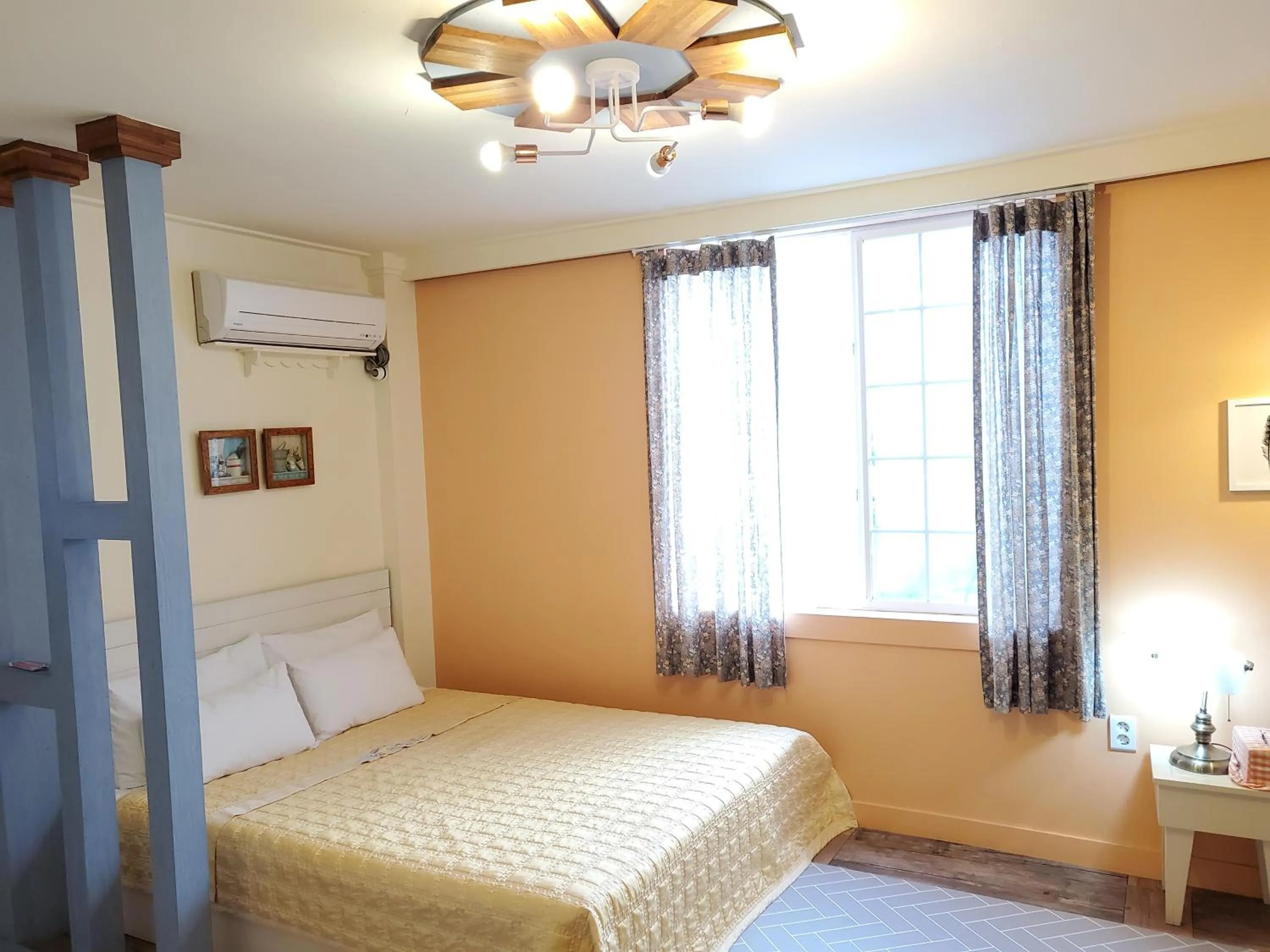 Bed in Olive Vanilla Pension