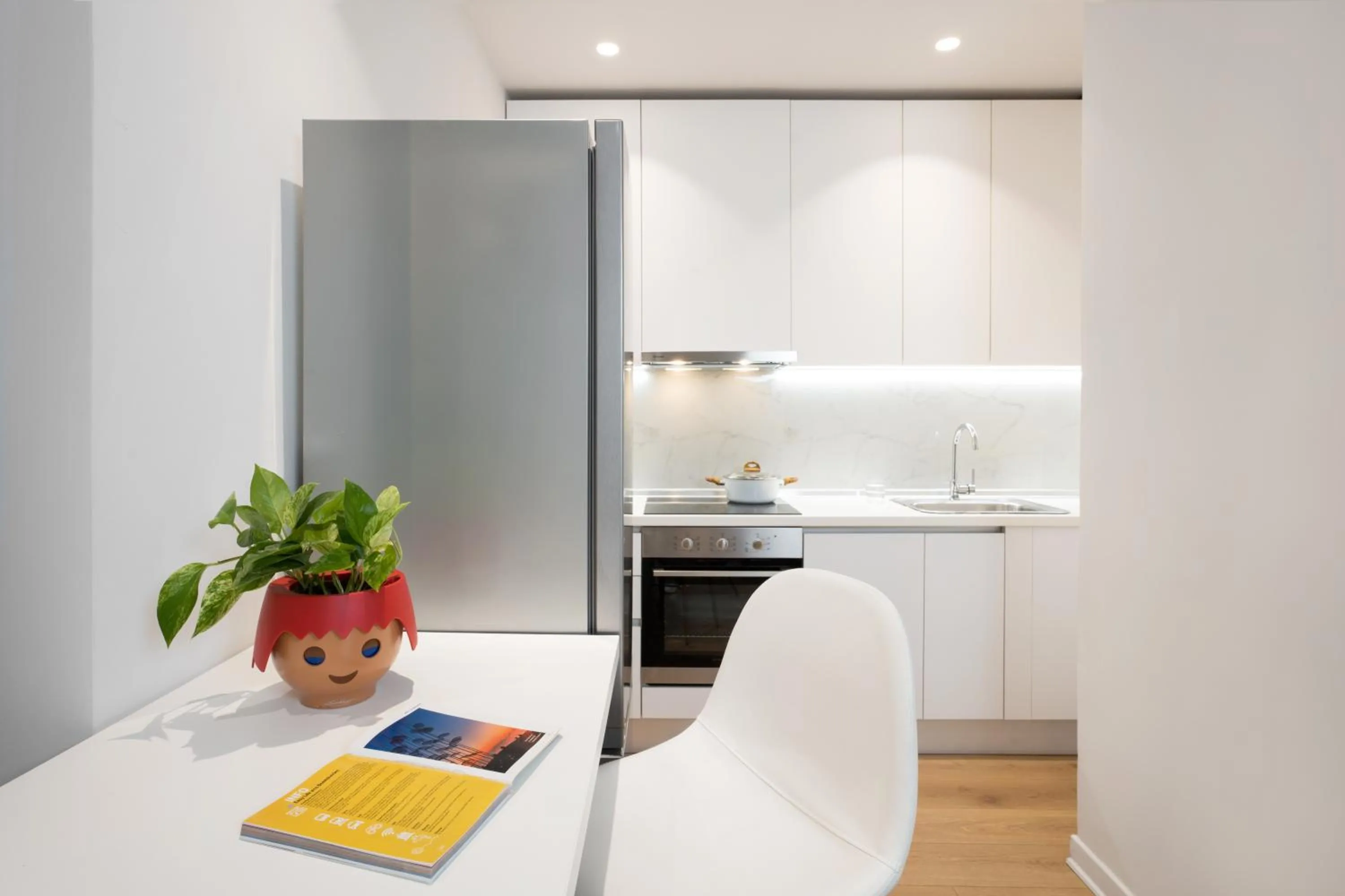 Kitchen or kitchenette in The Caravan Apartments