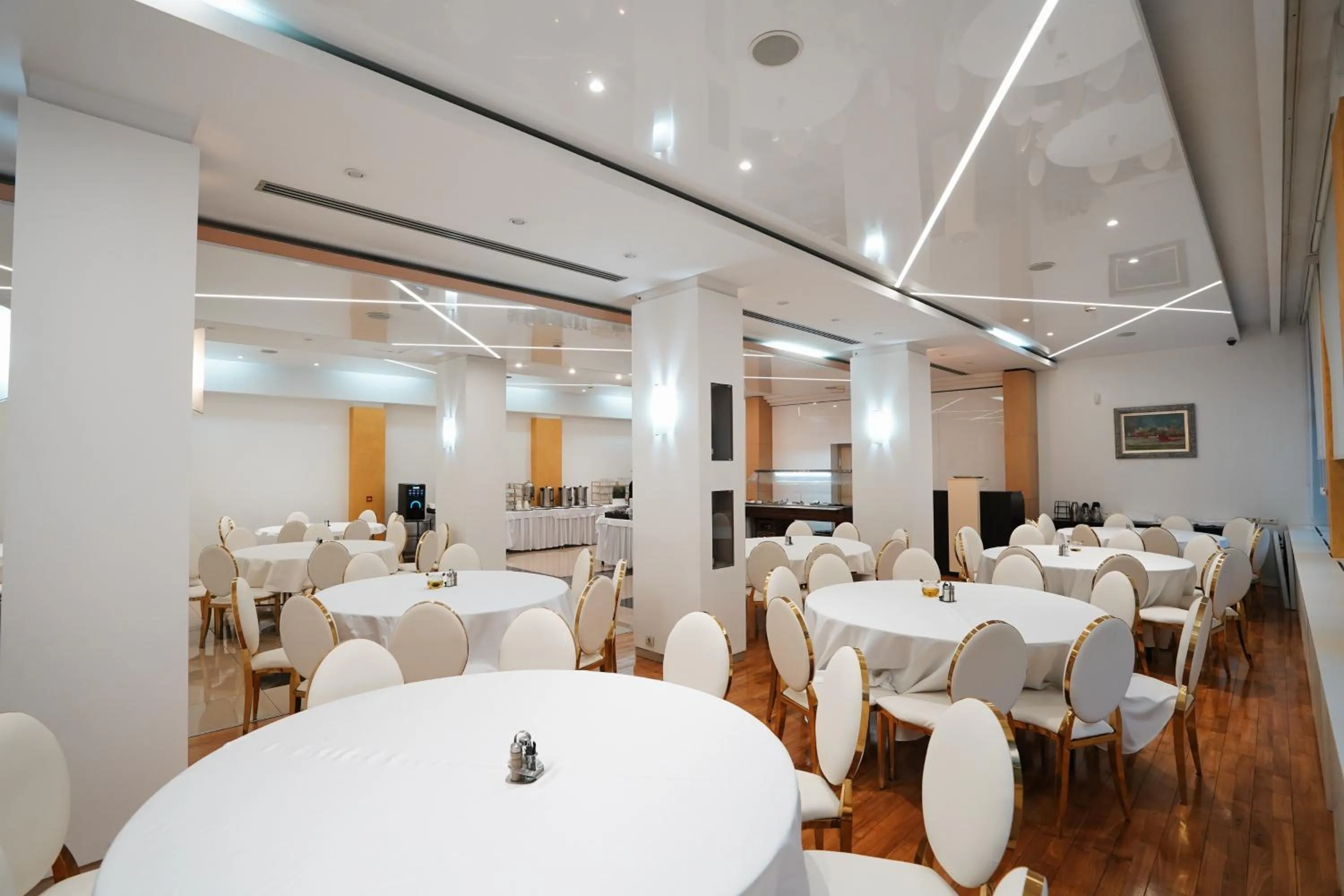 Restaurant/places to eat in Hotel Sumadija