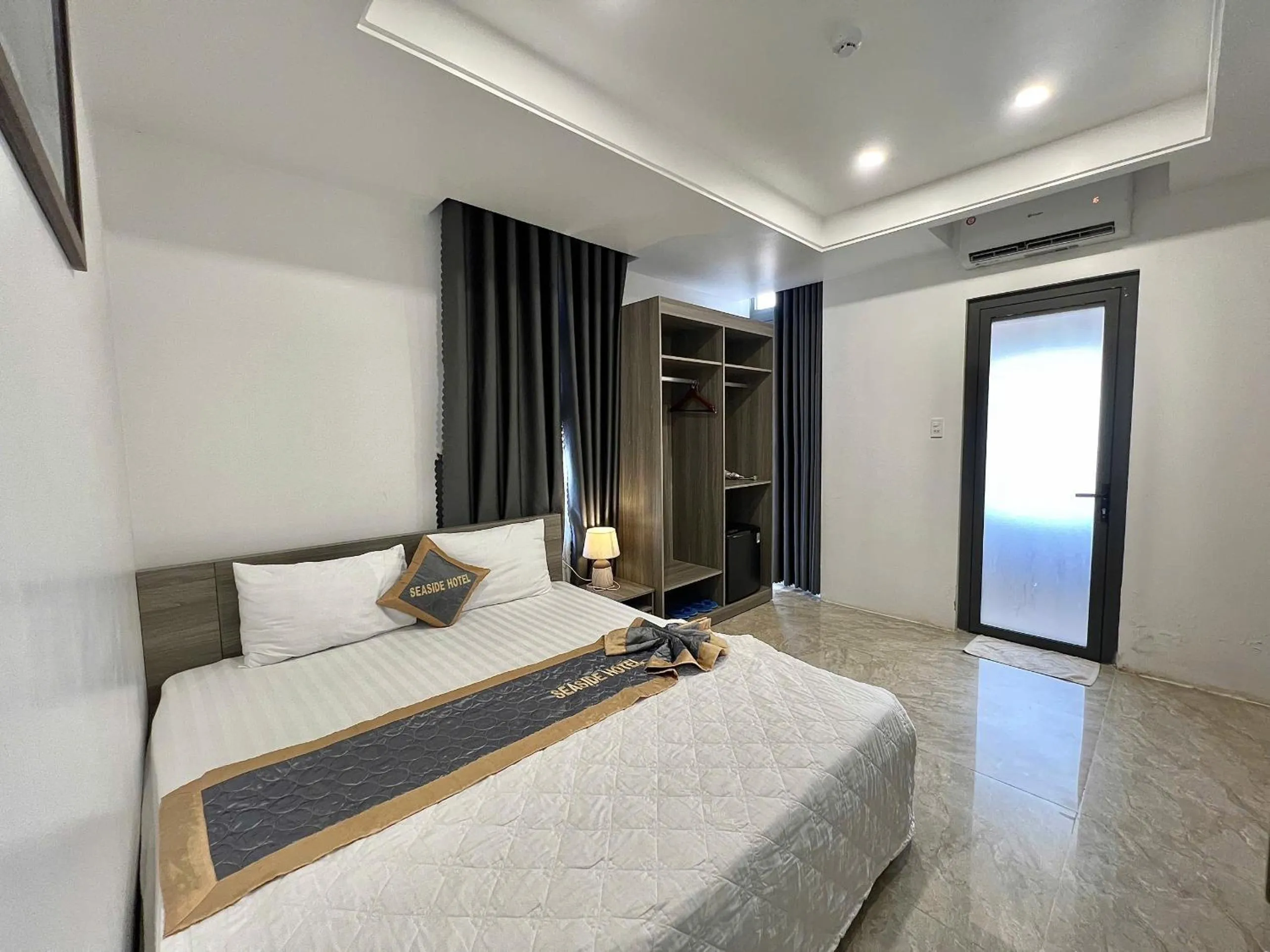 Bed in Seaside Hotel - Rach Gia