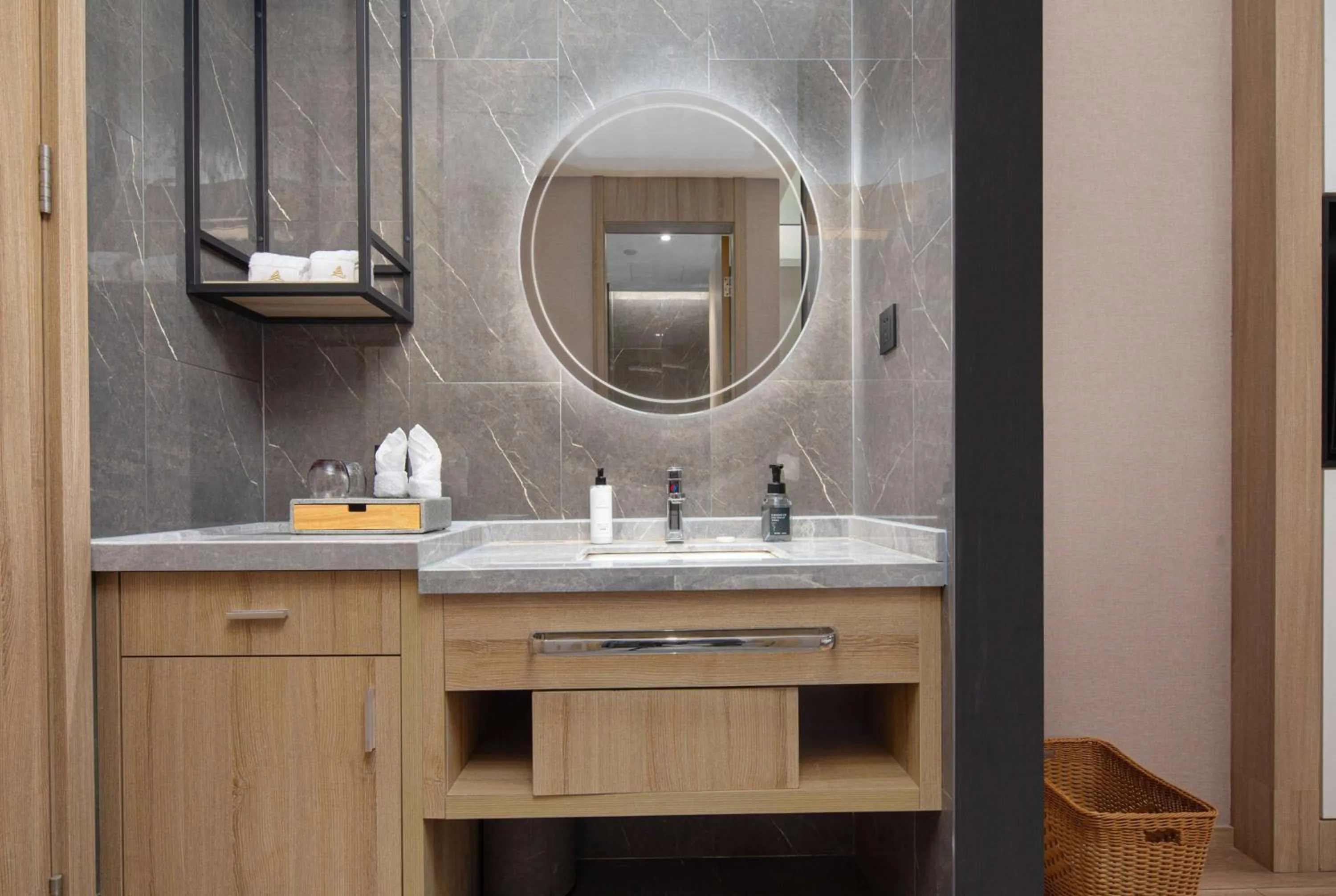 TV and multimedia in Days Inn by Wyndham Chongqing Tongliang