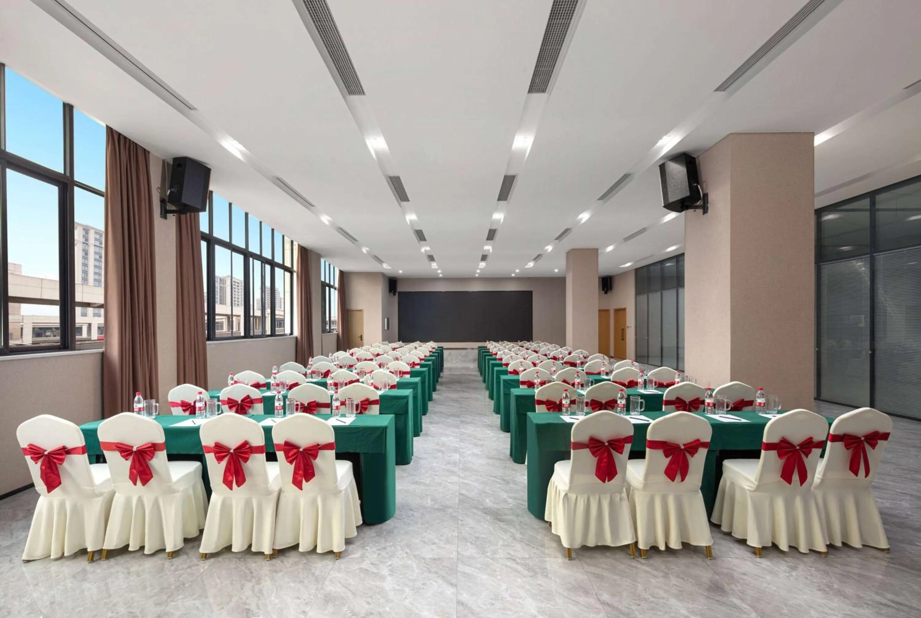 Meeting/conference room in Days Inn by Wyndham Chongqing Tongliang
