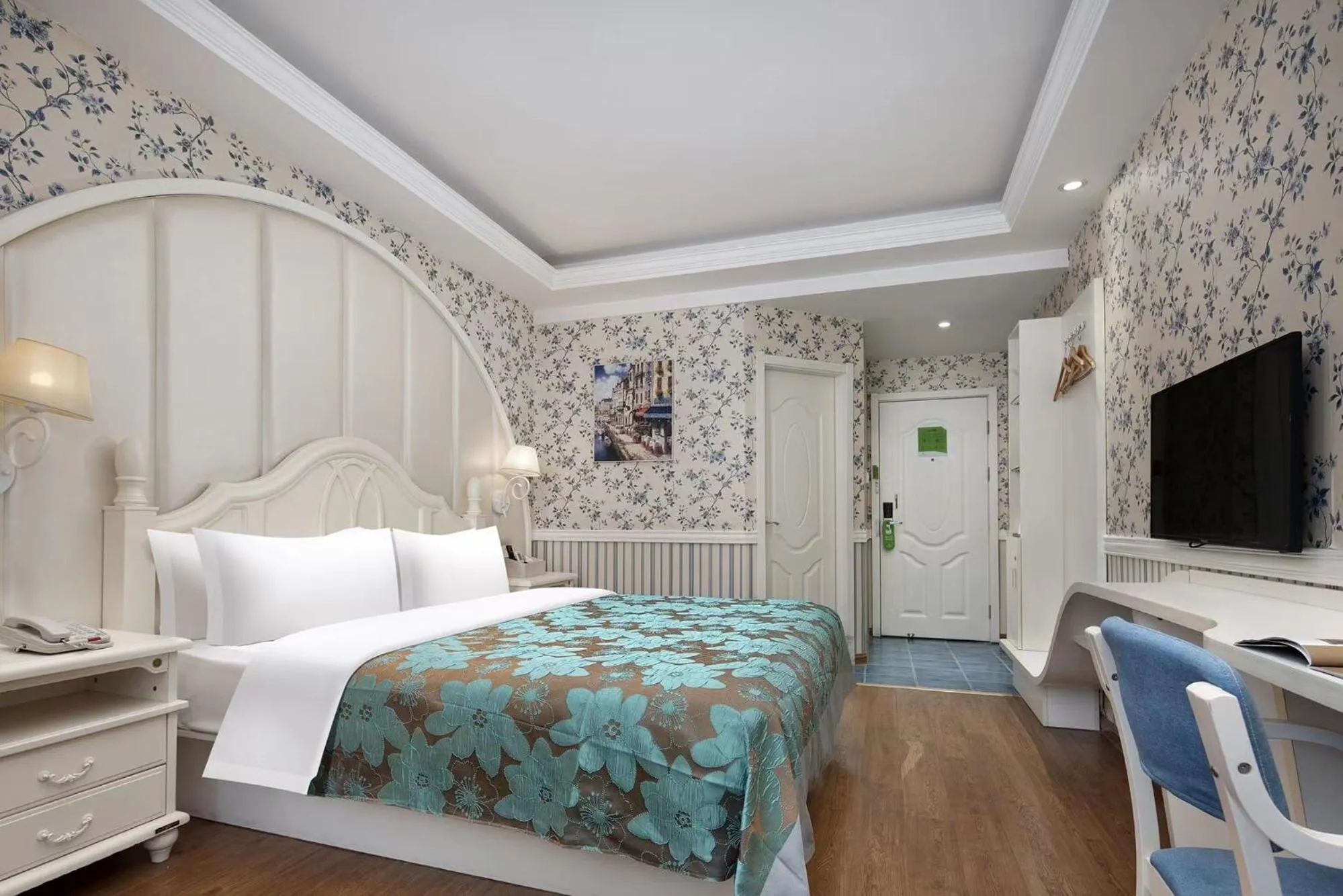 Bed in Morninginn, Humanities and Technology College