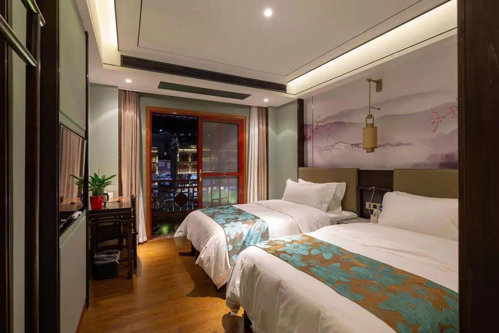 Photo of the whole room, Bed in Morninginn, Phoenix Ancient City Tuojiang