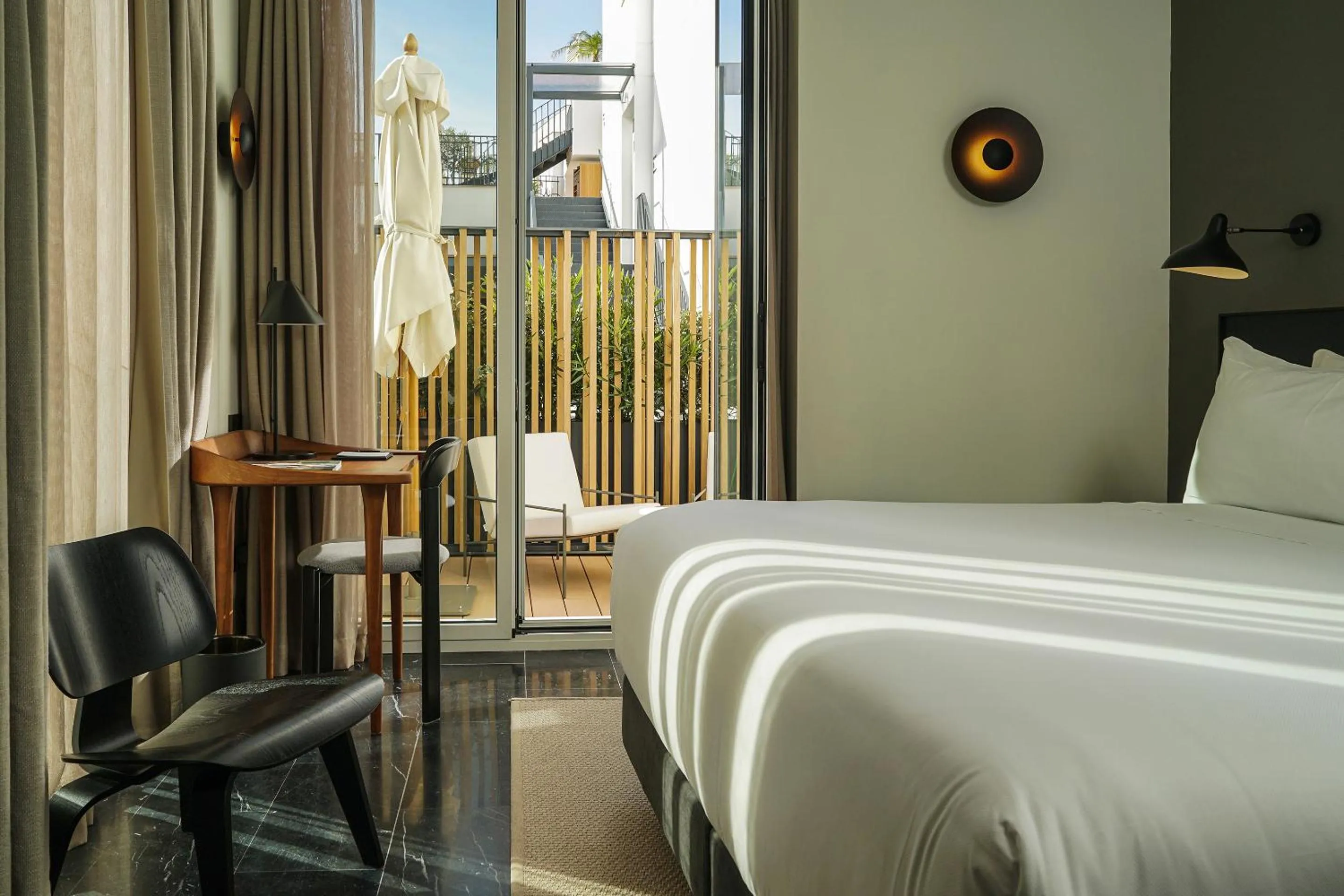 Photo of the whole room, Bed in Mercer Plaza Sevilla 5 GL