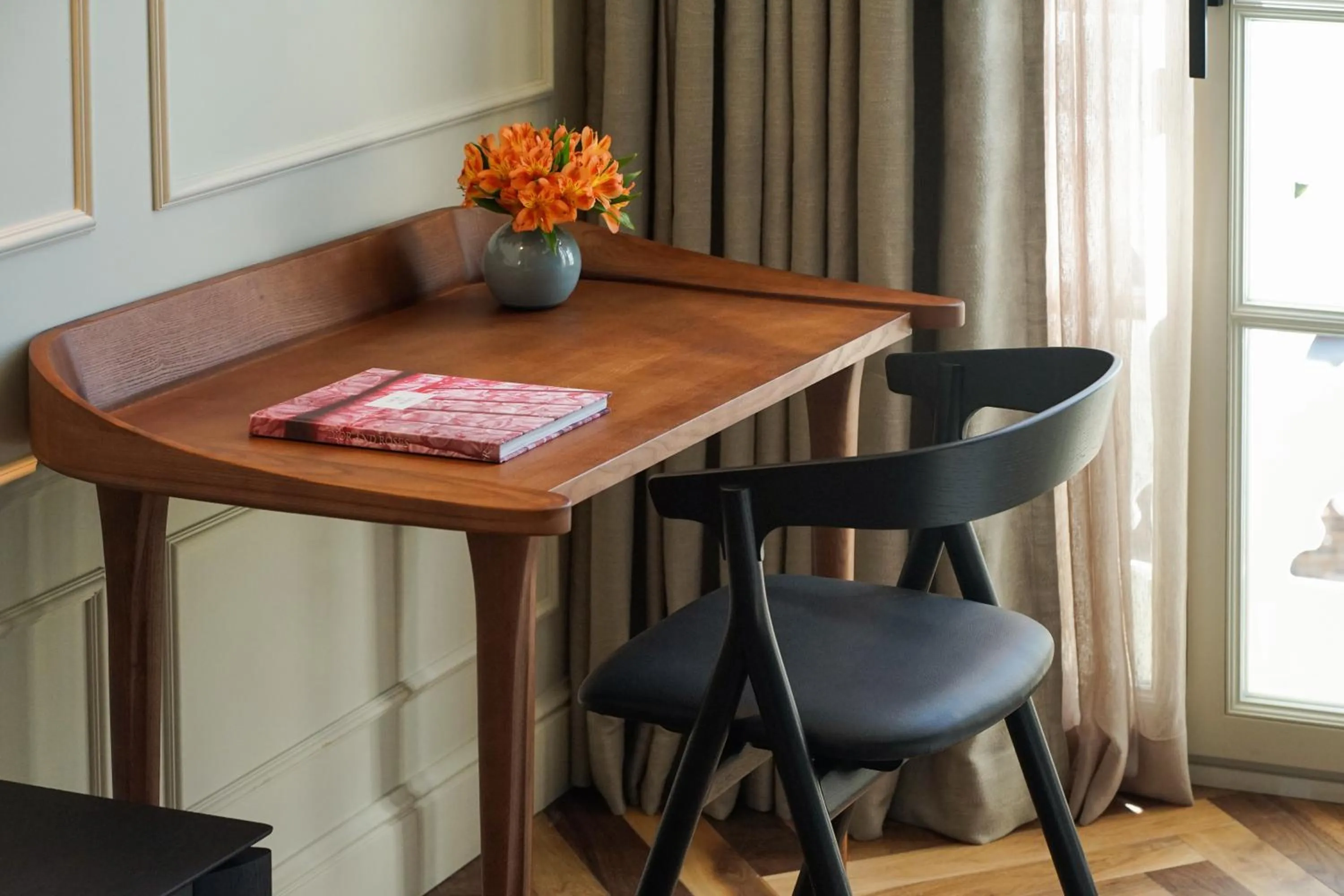 Seating area in Mercer Plaza Sevilla 5 GL