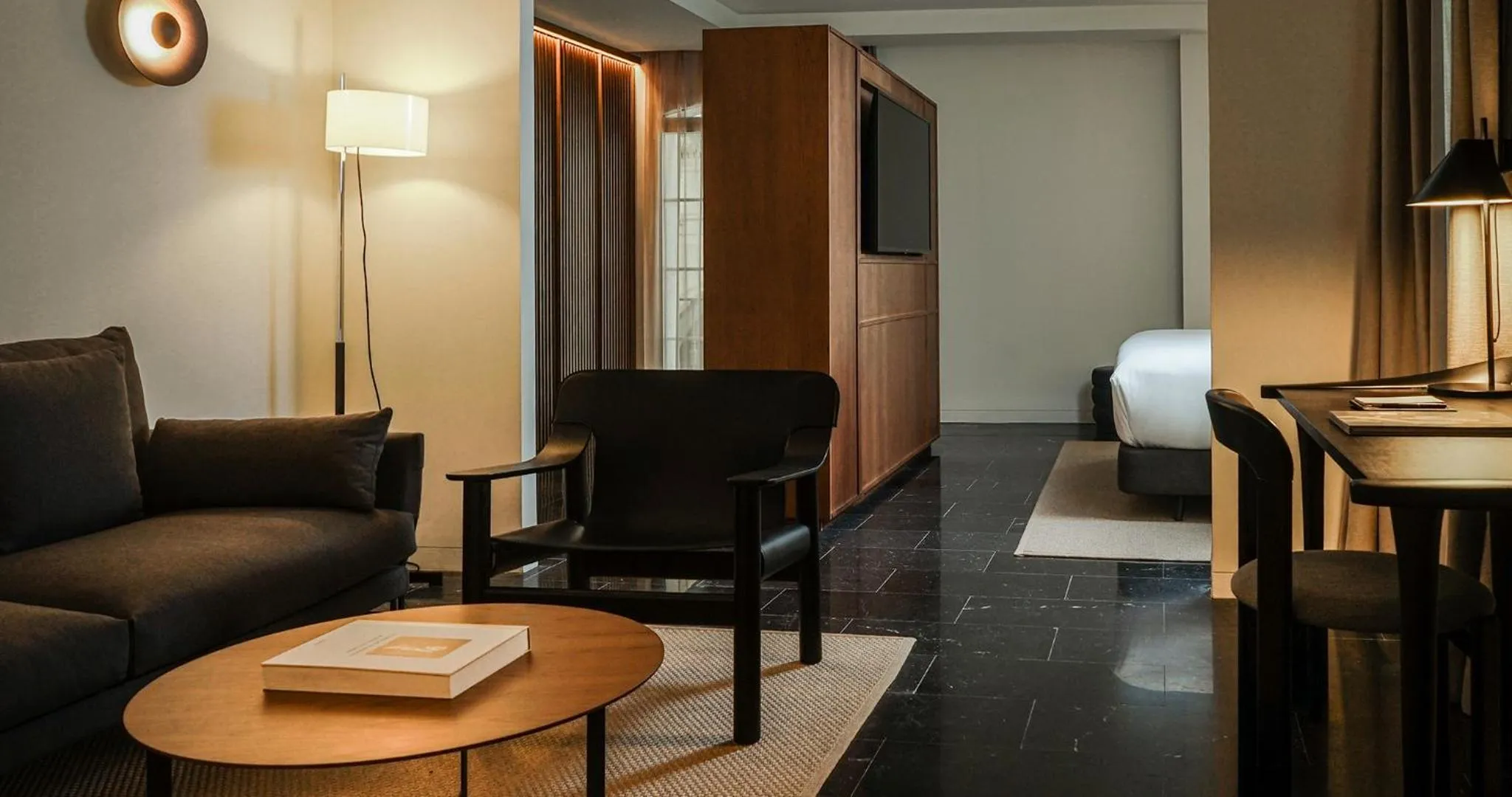 Photo of the whole room in Mercer Plaza Sevilla 5 GL