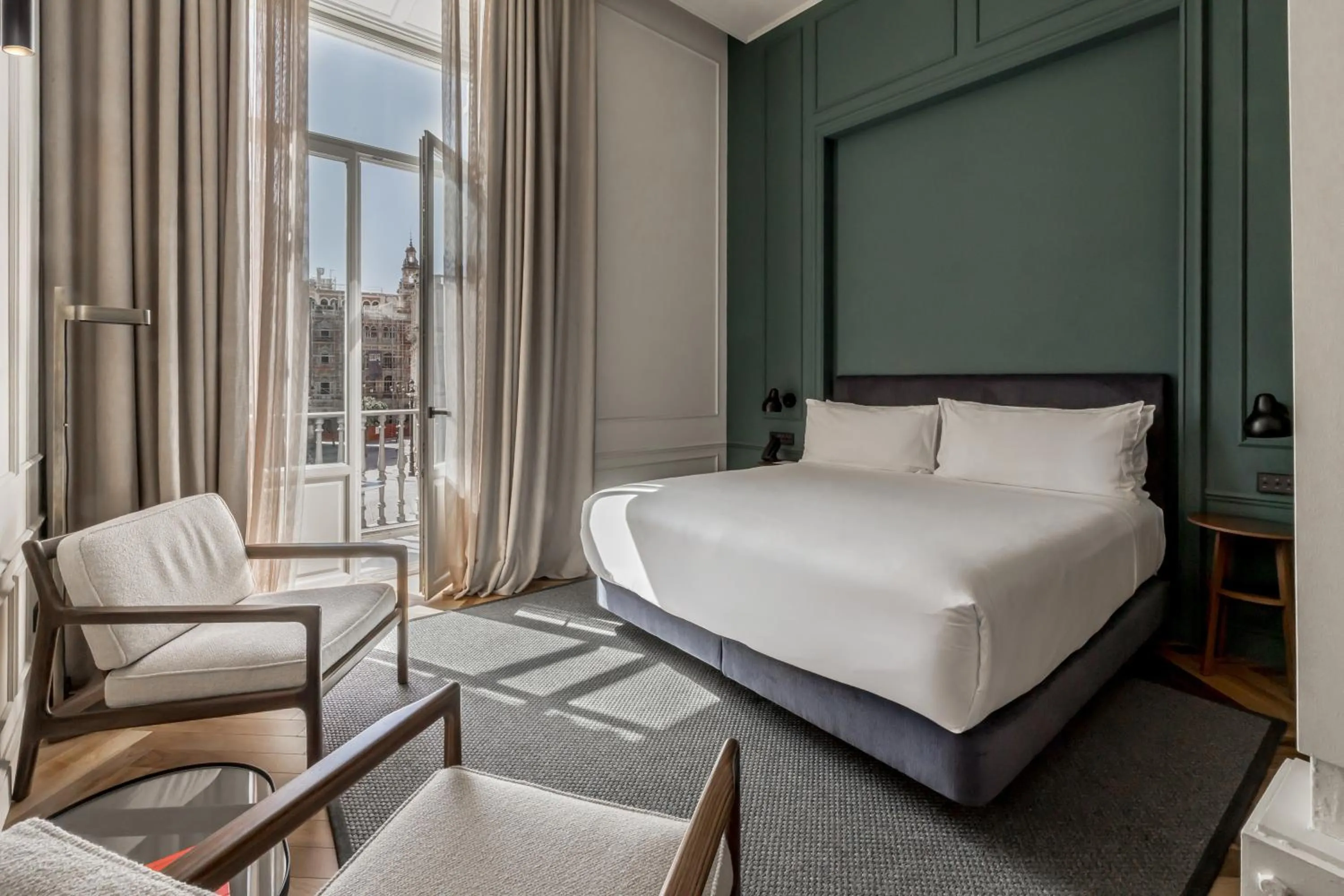 Photo of the whole room, Bed in Mercer Plaza Sevilla 5 GL