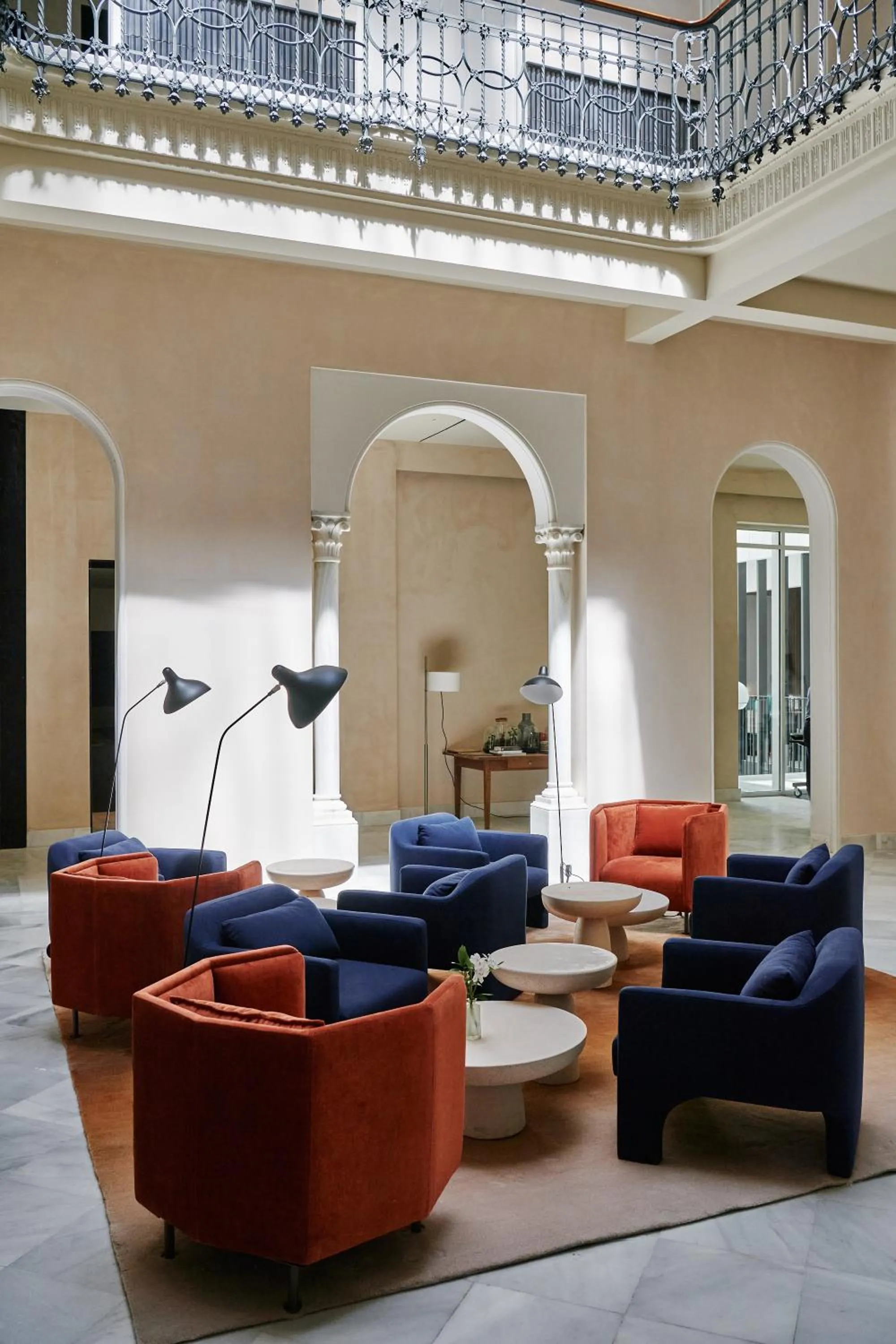 Seating area in Mercer Plaza Sevilla 5 GL