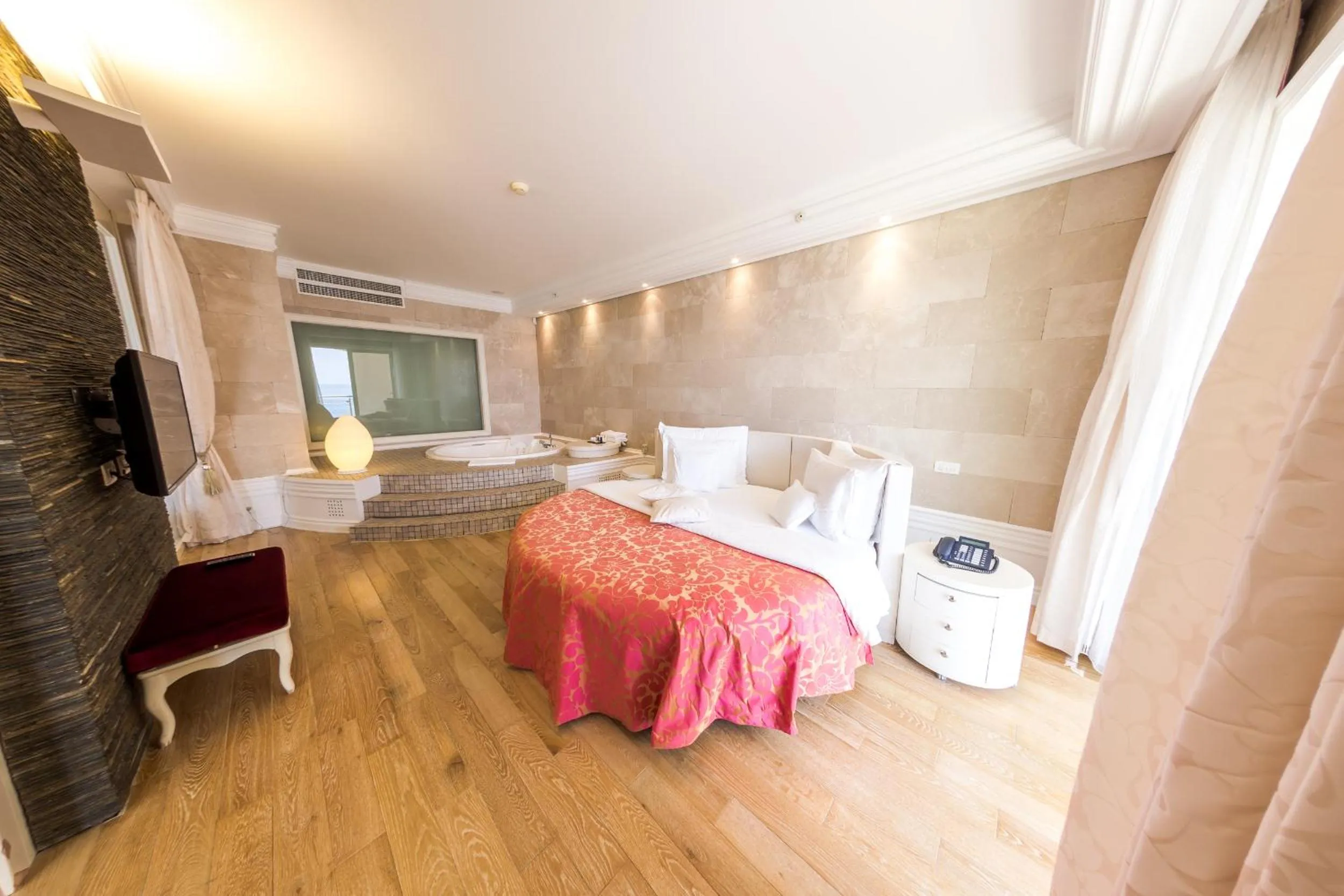 Bed in Splendid Conference & Spa Resort