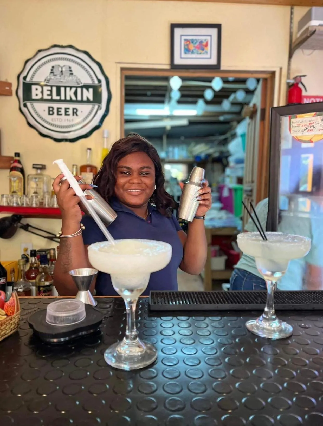 Lounge or bar in Coral Cove Inn