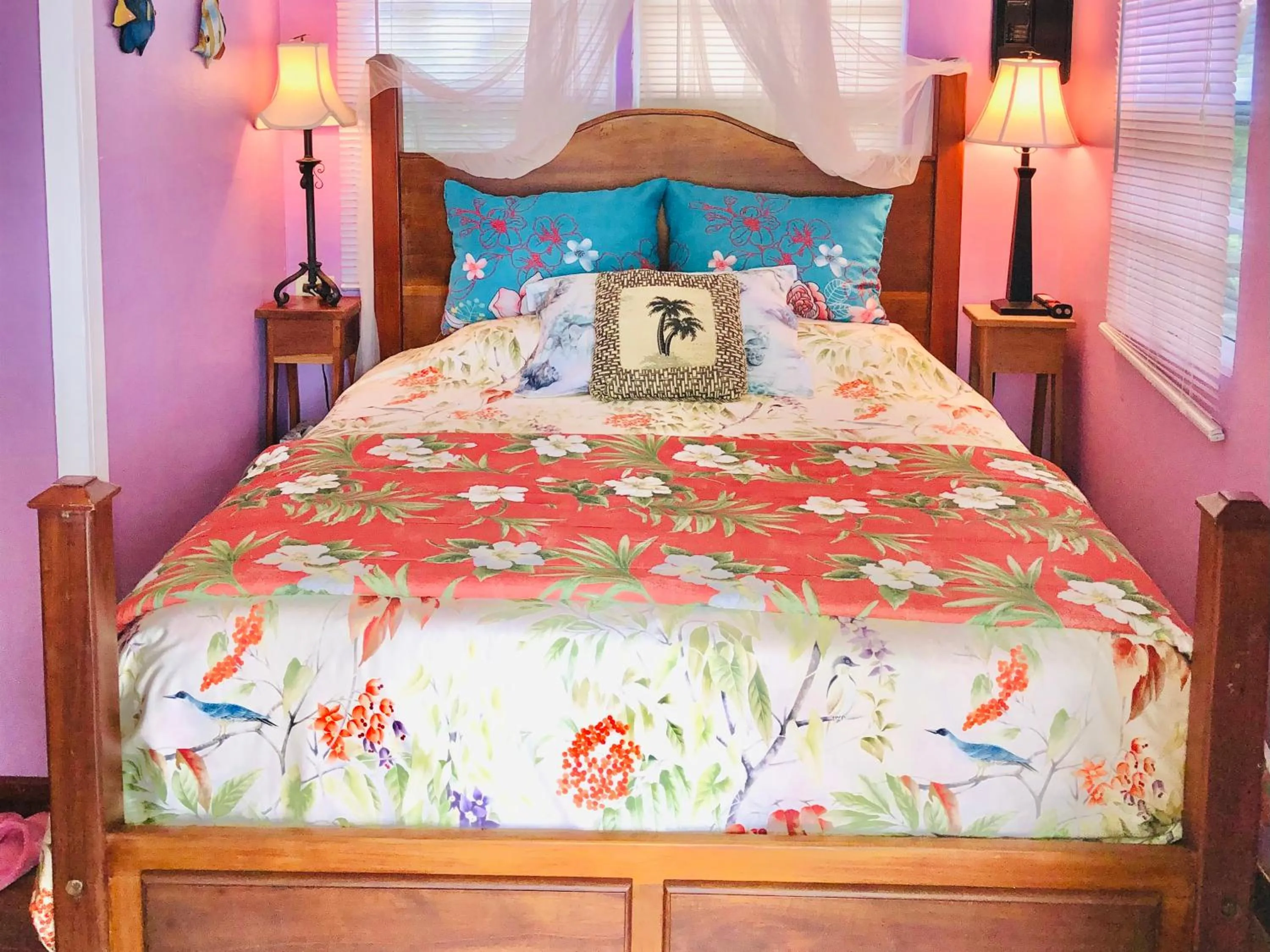Bed in Coral Cove Inn