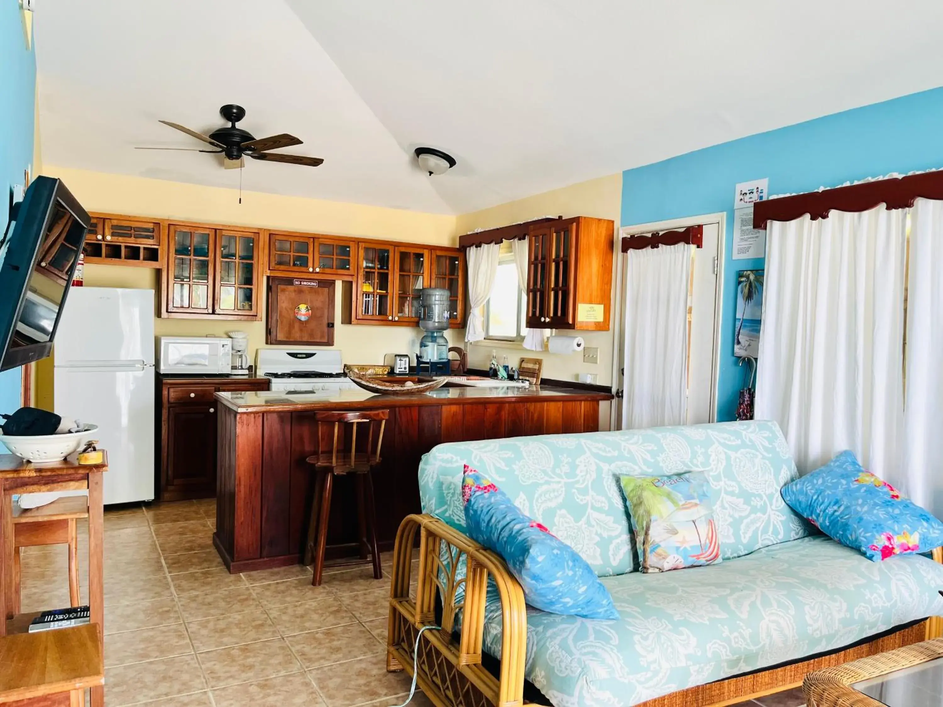 Deluxe Double Room (2 Adults + 1 Child) in Coral Cove Inn Deluxe Double Room (2 Adults + 1 Child) in Coral Cove Inn