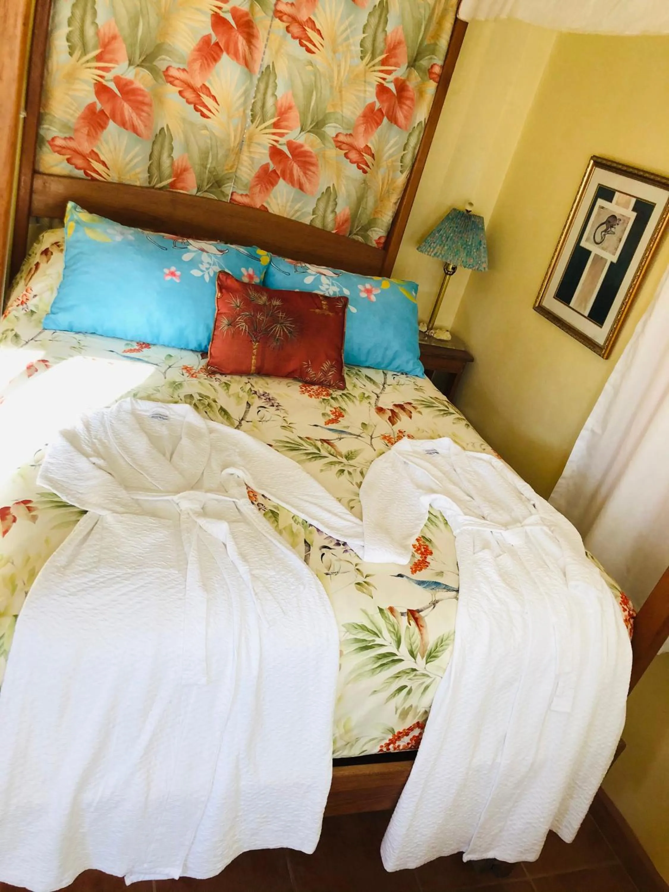 Bed in Coral Cove Inn
