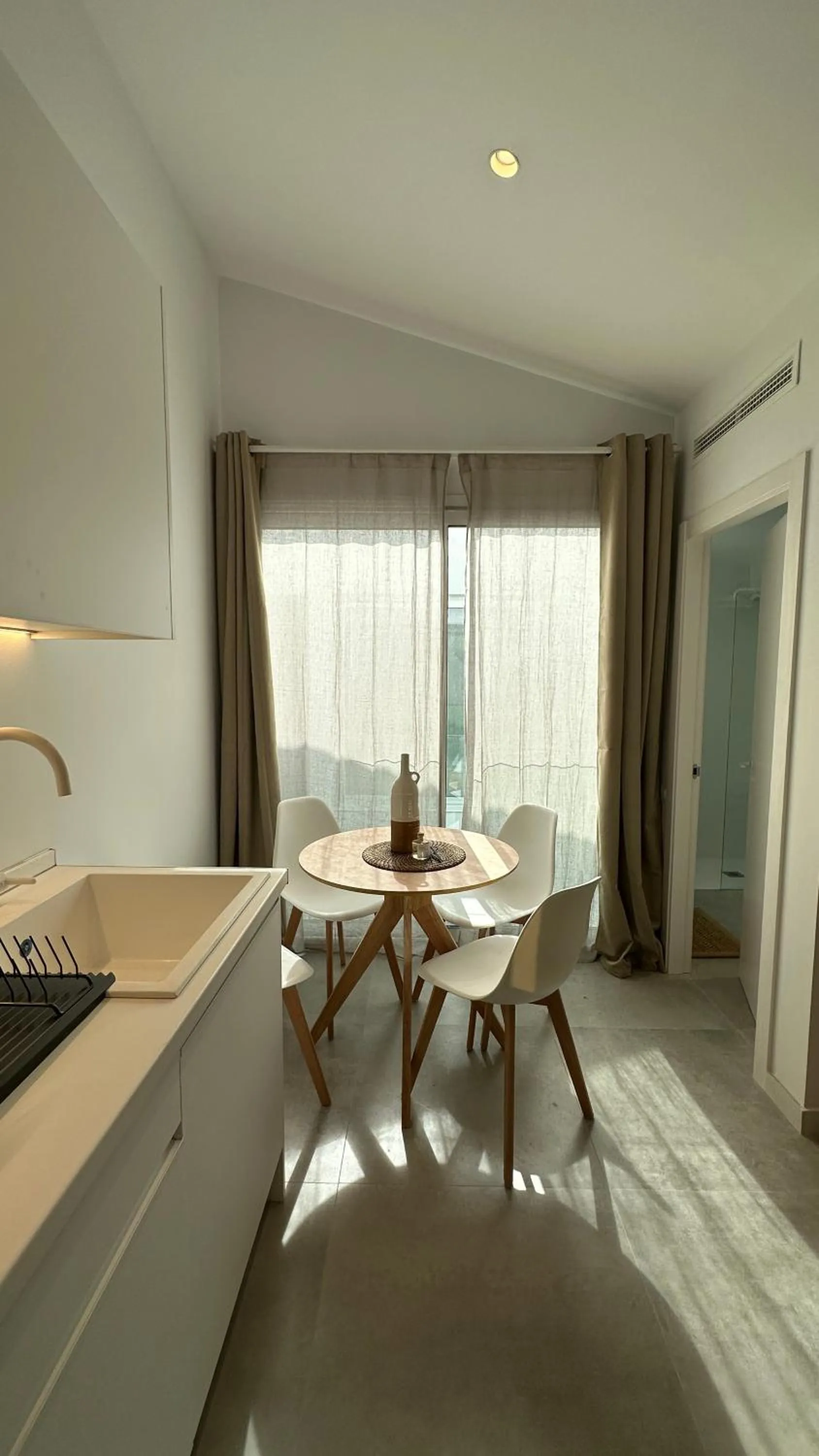 Dining area in ART HOMES LAVADERO