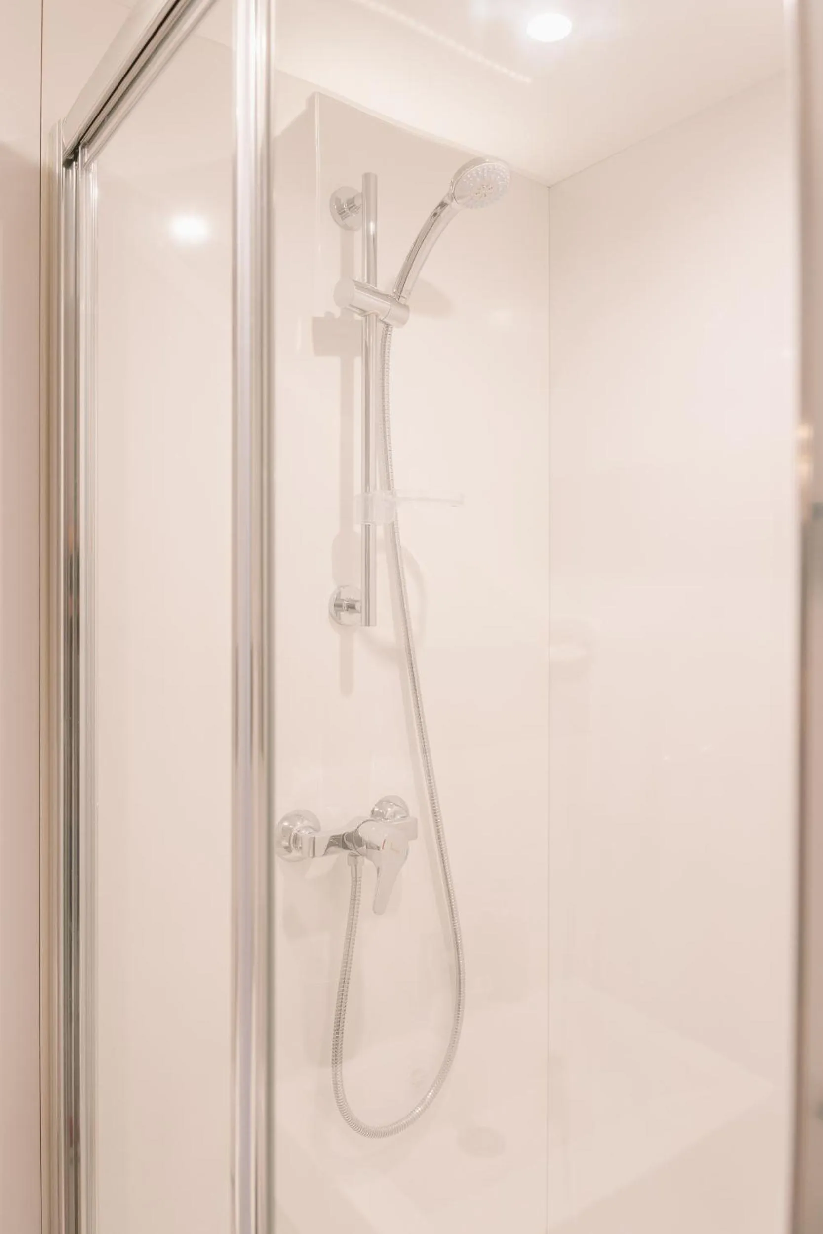 Shower in Ecla Paris Villejuif
