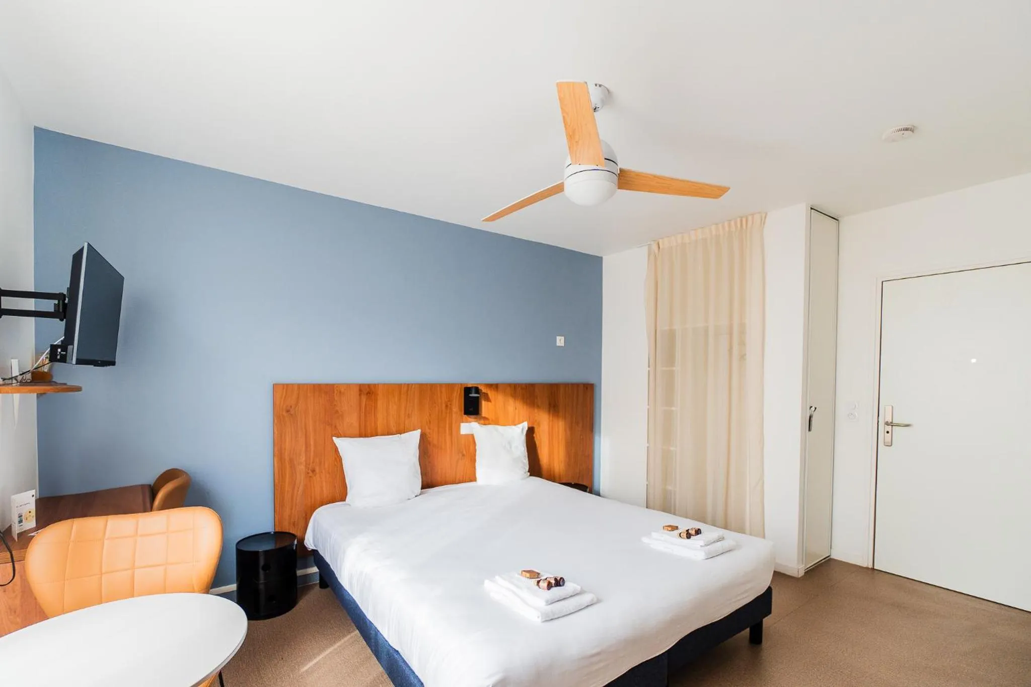 Bed in Ecla Paris Villejuif