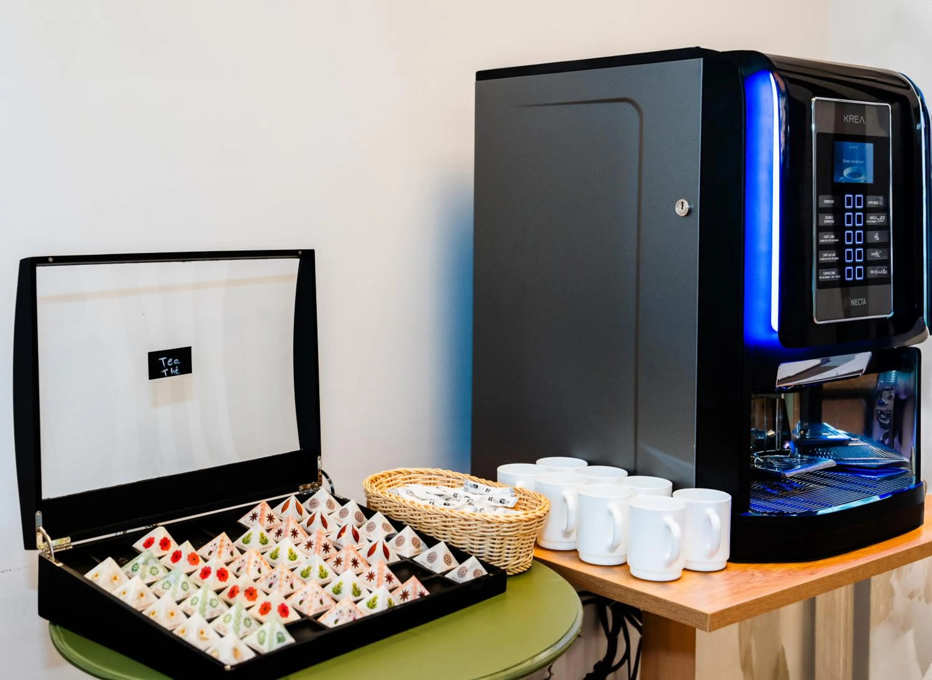 Coffee/tea facilities in Ecla Paris Villejuif