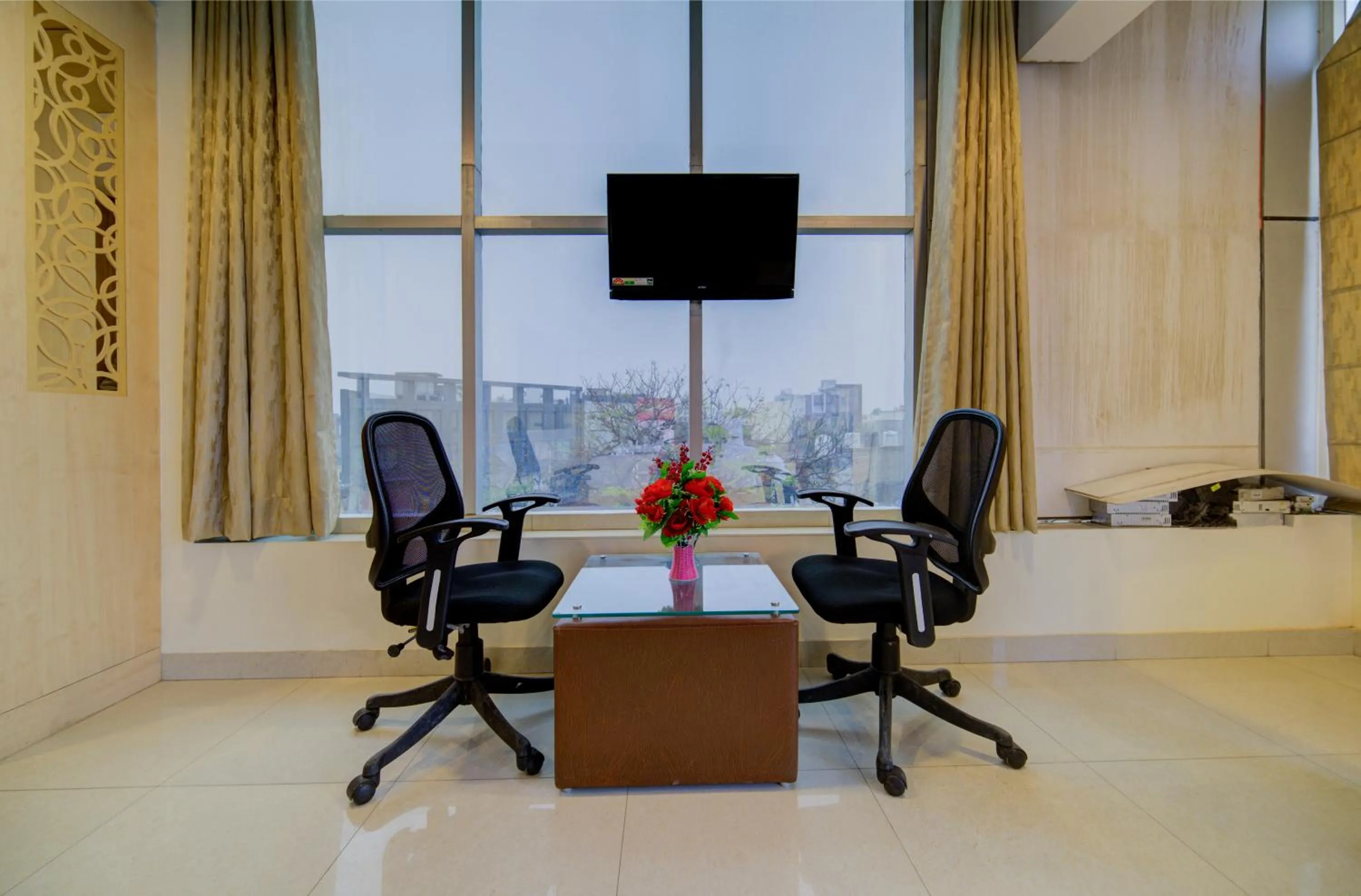 TV and multimedia in Hotel D'Capitol - Delhi Airport