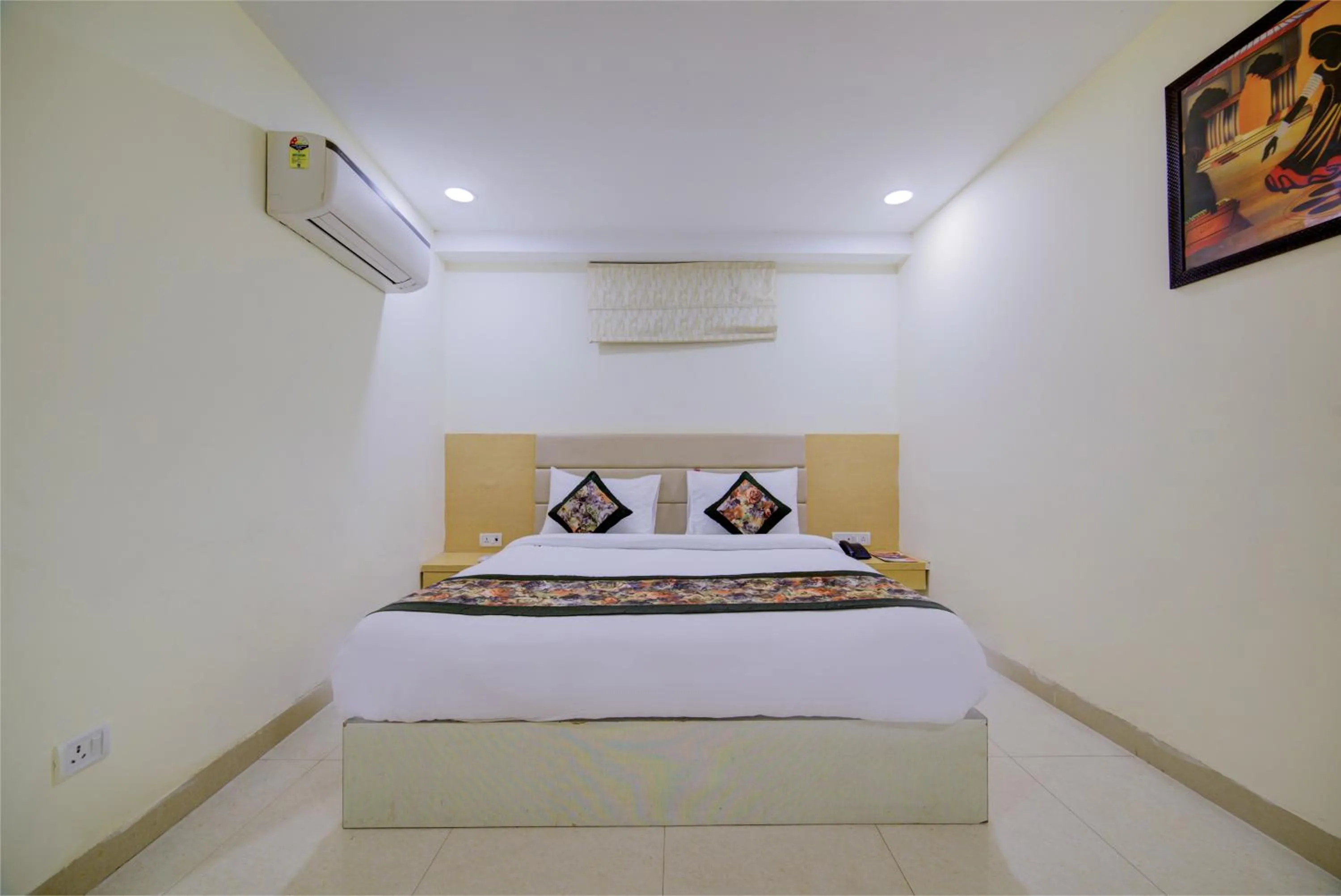 Bed in Hotel D'Capitol - Delhi Airport