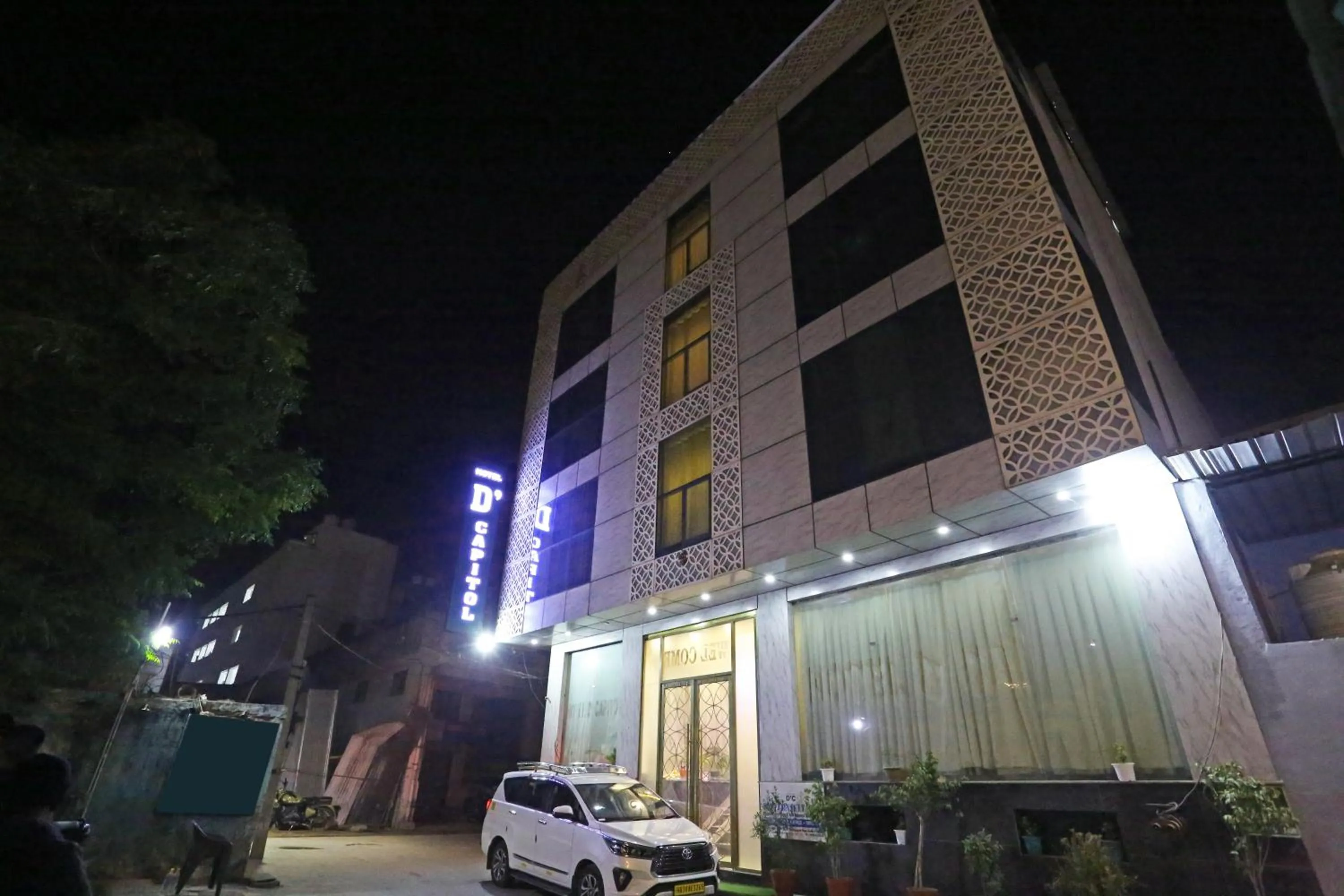 Property building in Hotel D'Capitol - Delhi Airport